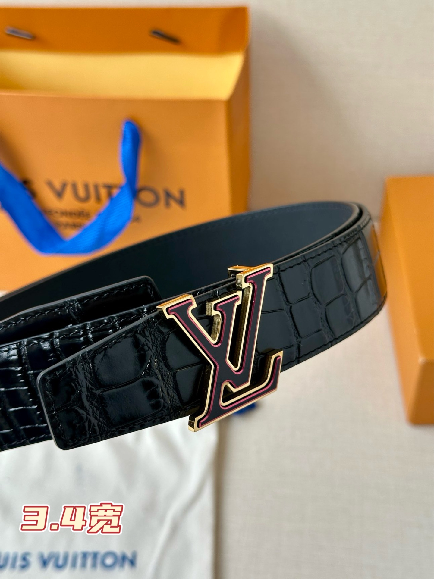  3.5宽Louis Vuitton 采用进口头层牛皮压鳄鱼肚皮搭配精致三色钢扣头.底皮原版头层牛皮宽 