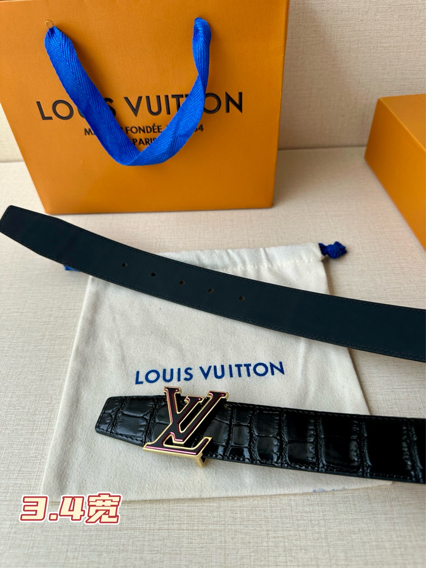  3.5宽Louis Vuitton 采用进口头层牛皮压鳄鱼肚皮搭配精致三色钢扣头.底皮原版头层牛皮宽 