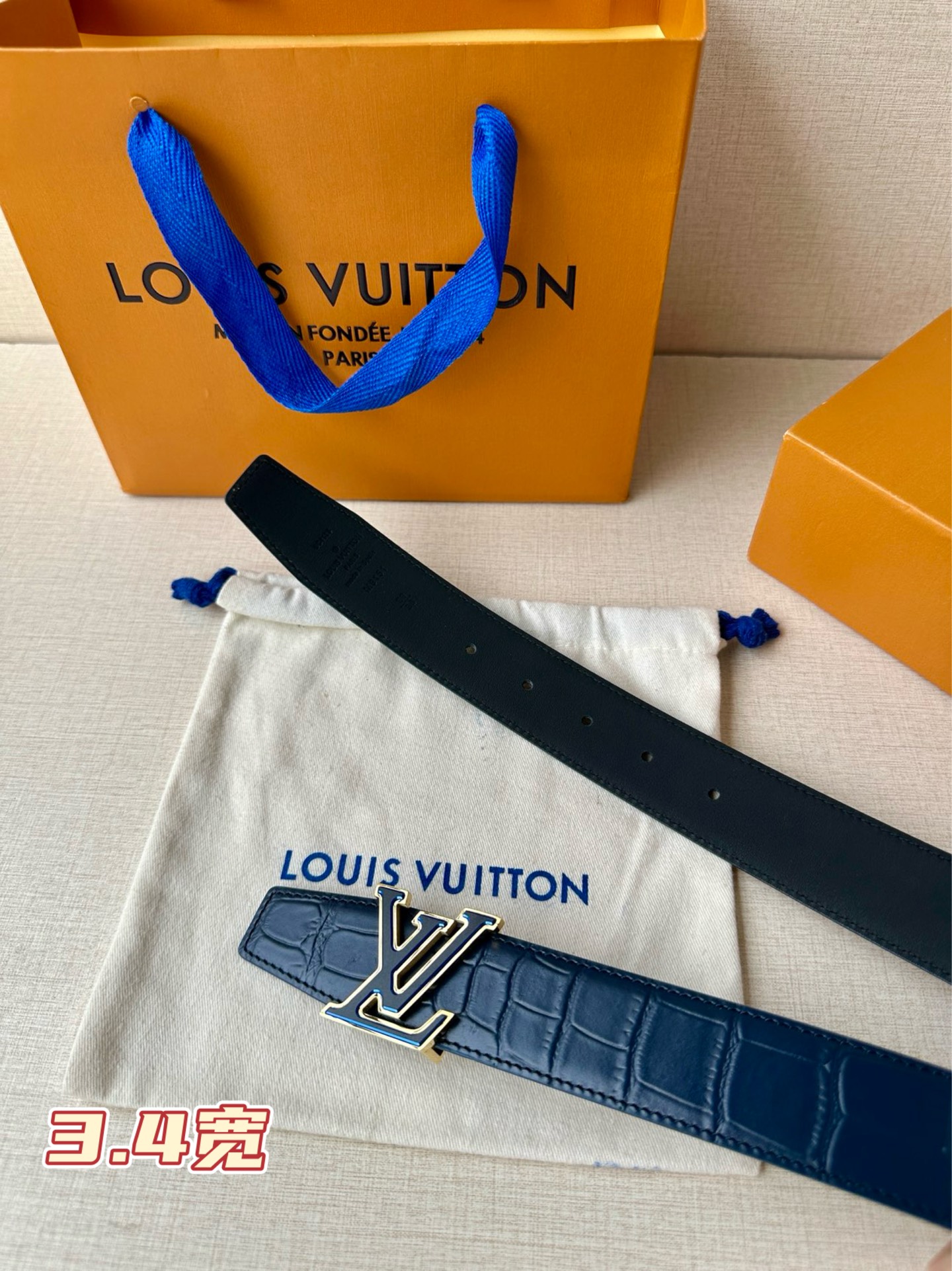  3.5宽Louis Vuitton 采用进口头层牛皮压鳄鱼肚皮搭配精致三色钢扣头.底皮原版头层牛皮宽 