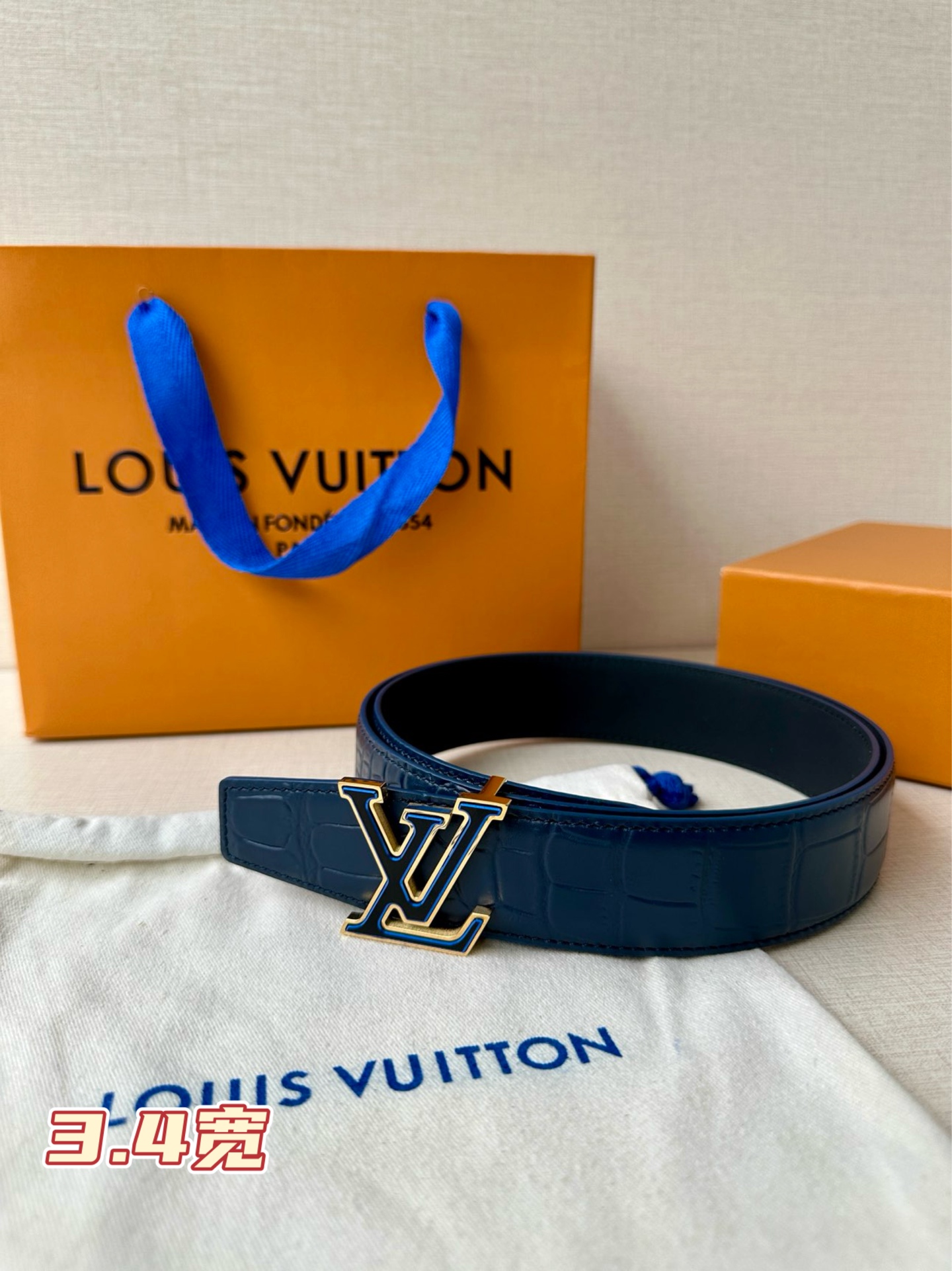  3.5宽Louis Vuitton 采用进口头层牛皮压鳄鱼肚皮搭配精致三色钢扣头.底皮原版头层牛皮宽 
