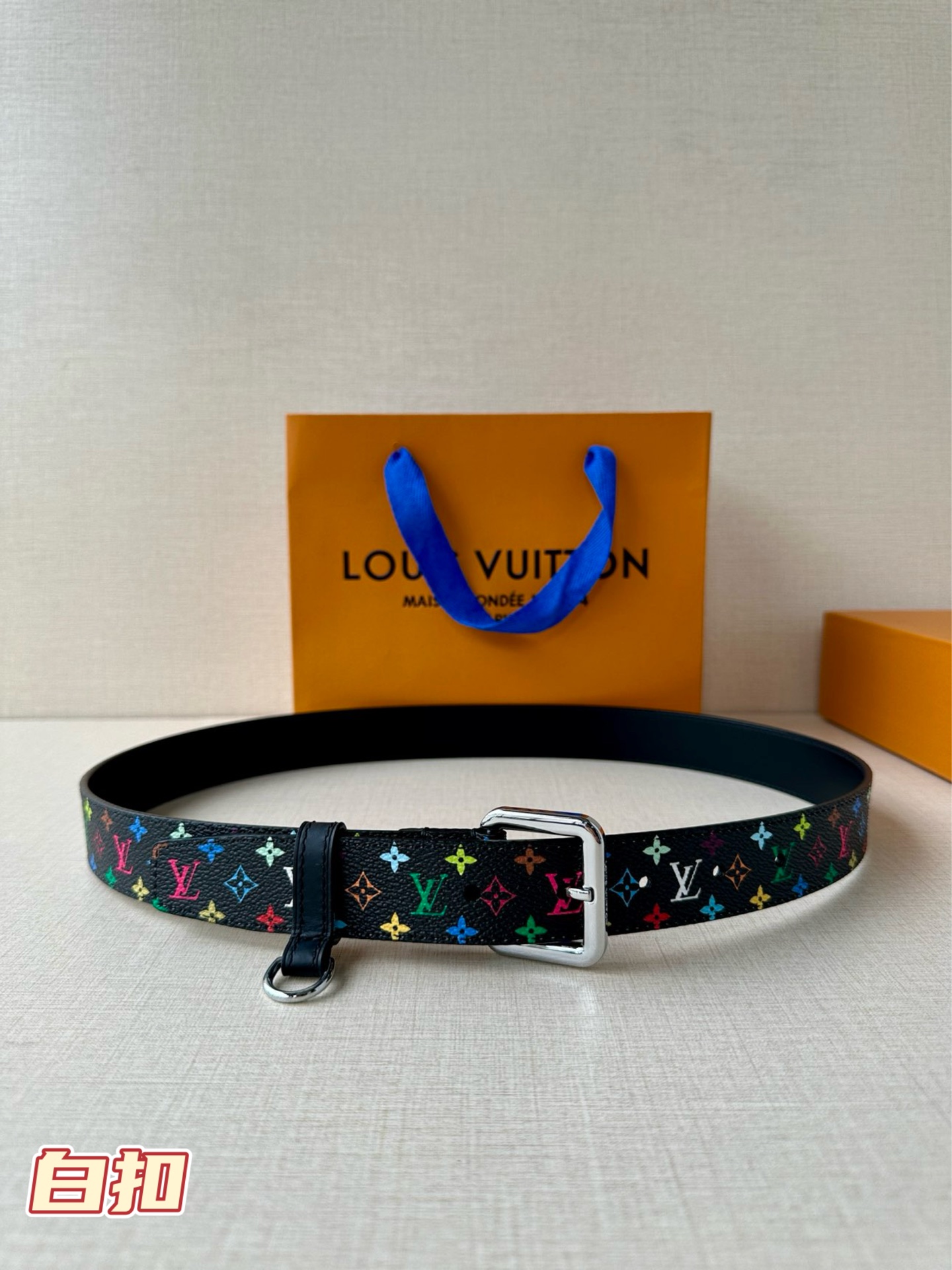  3.0宽 LV x TM LV D环腰带以其时尚的魅力增强了各种轮廓。这款配饰属于路易威登与有影响力的