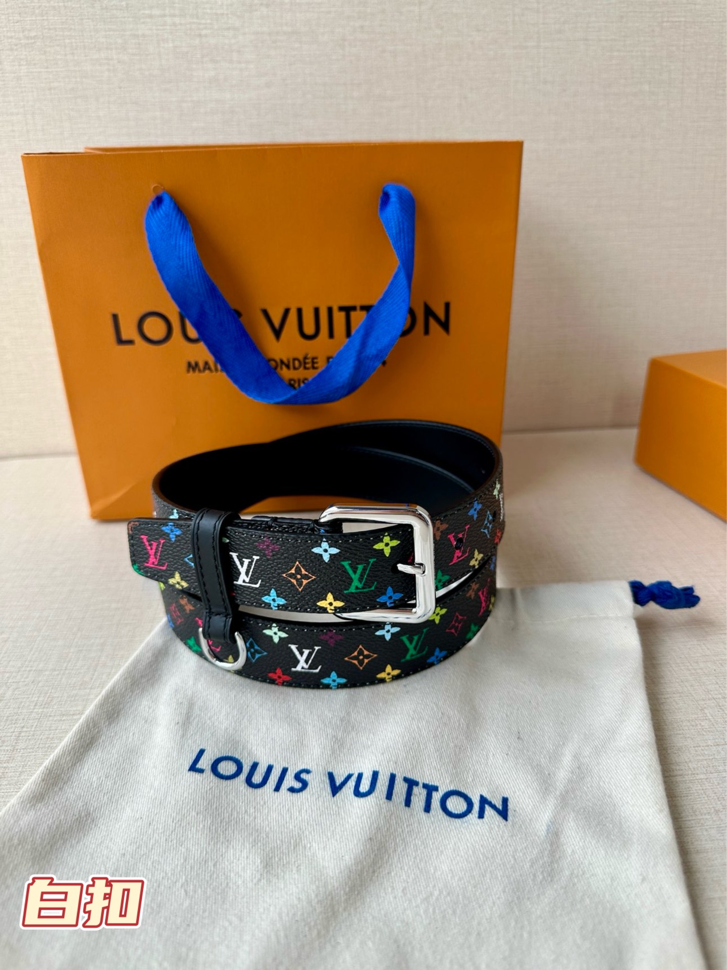  3.0宽 LV x TM LV D环腰带以其时尚的魅力增强了各种轮廓。这款配饰属于路易威登与有影响力的