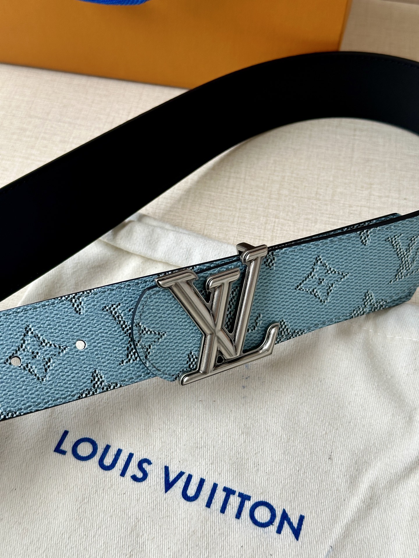  4.0宽 LV Dimension Monogram Héritage 双面腰带拼接素净皮革和 Mon