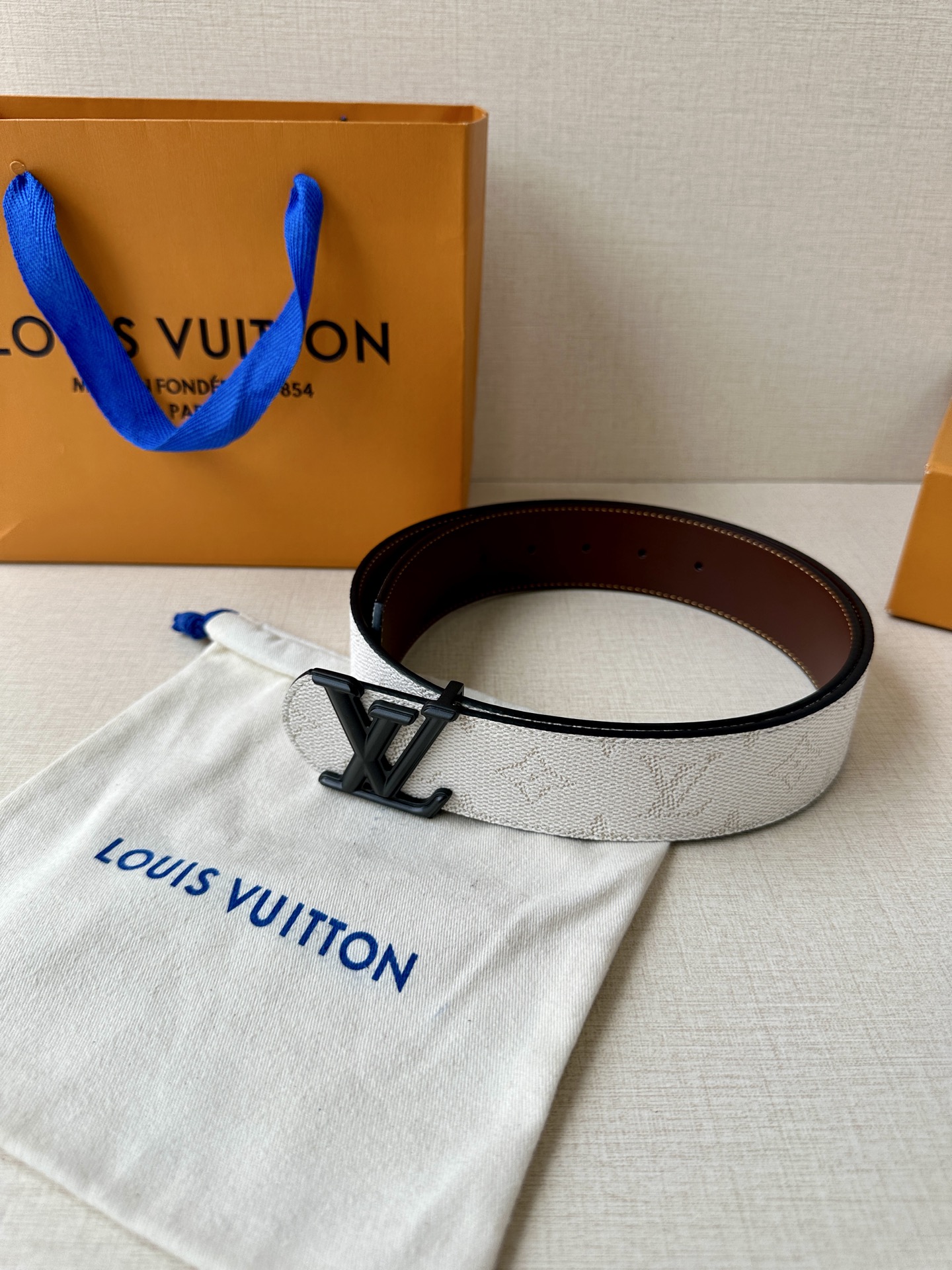  4.0宽 LV Dimension Monogram Héritage 双面腰带拼接素净皮革和 Mon