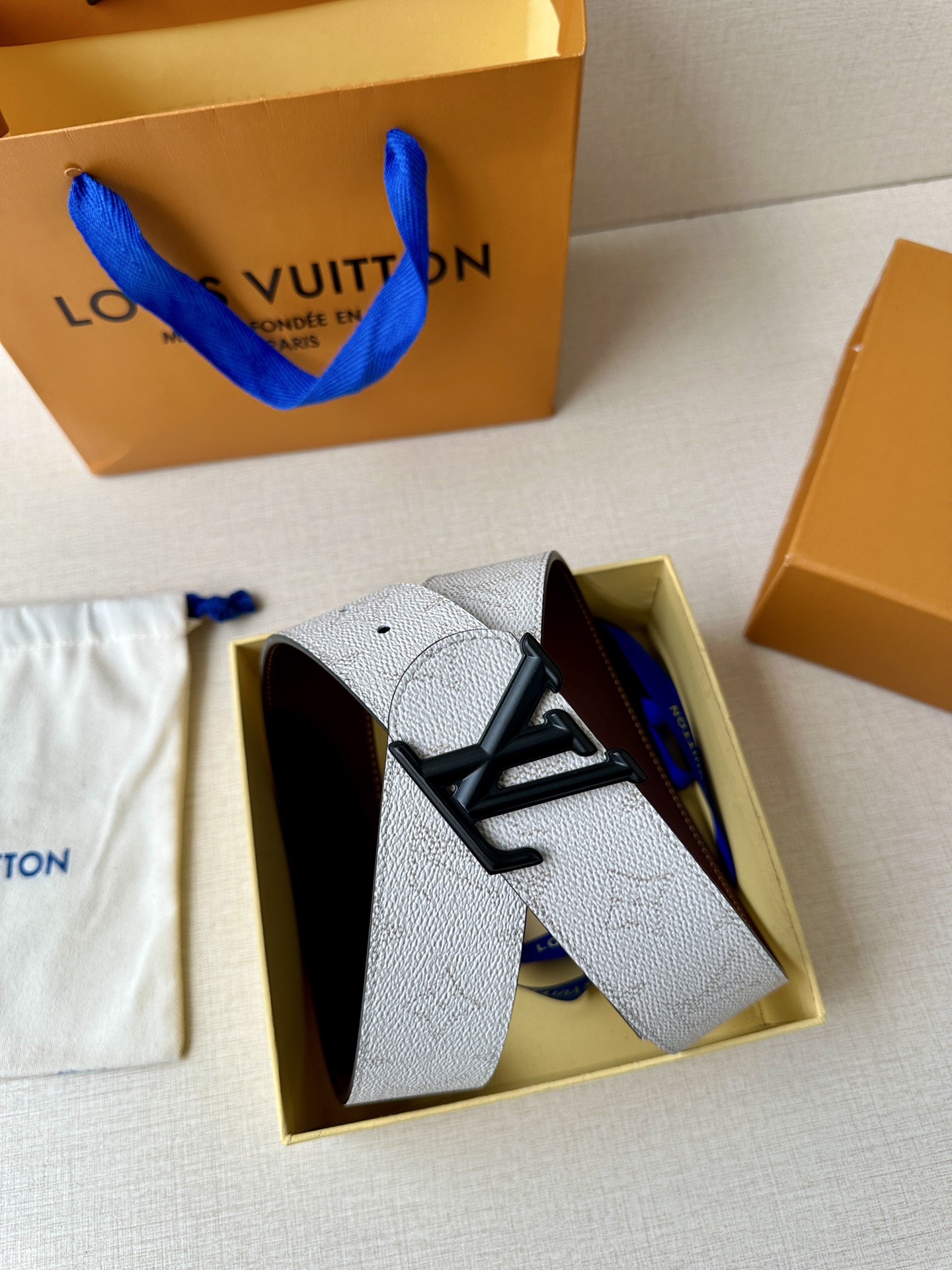  4.0宽 LV Dimension Monogram Héritage 双面腰带拼接素净皮革和 Mon