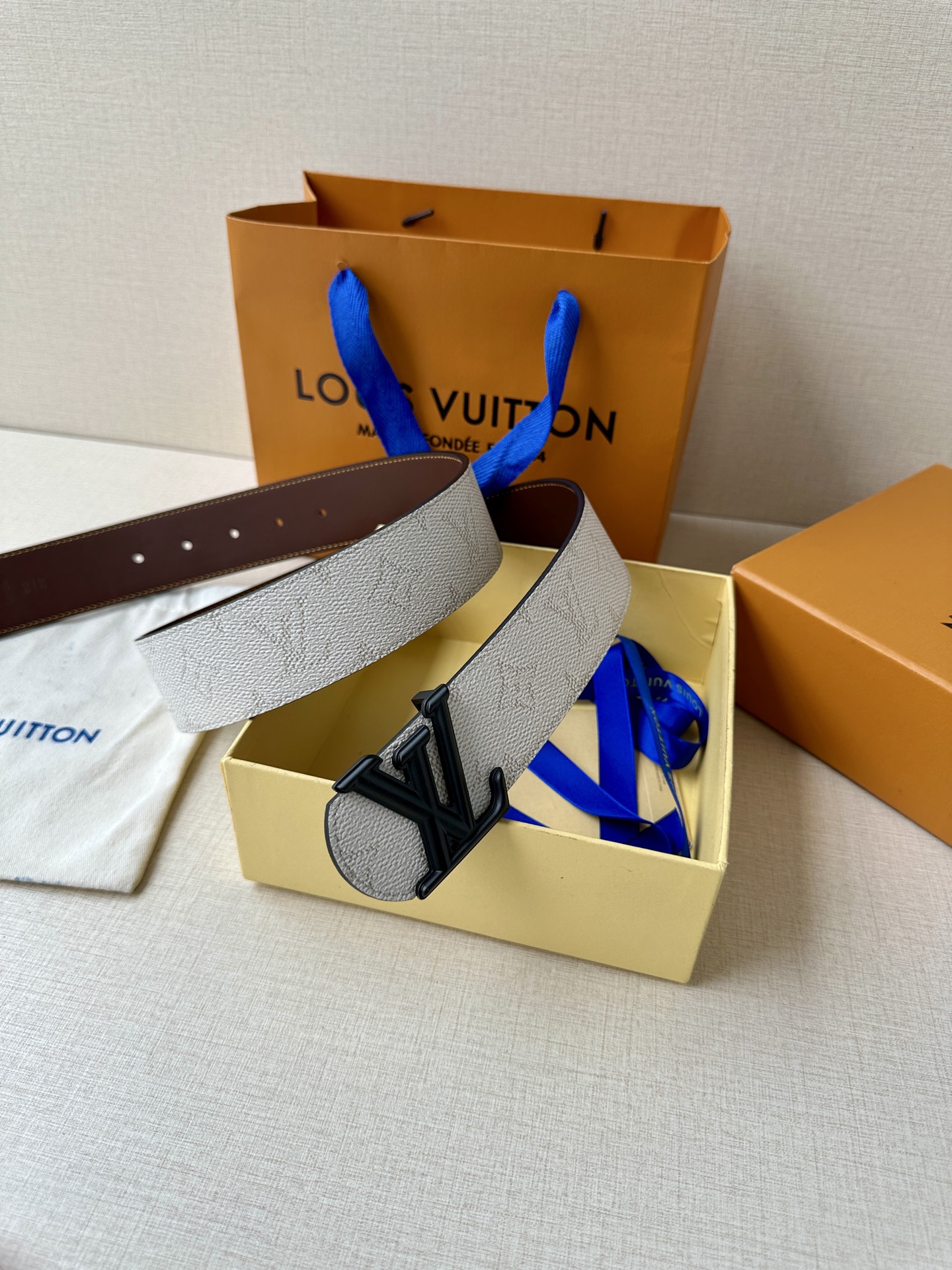  4.0宽 LV Dimension Monogram Héritage 双面腰带拼接素净皮革和 Mon