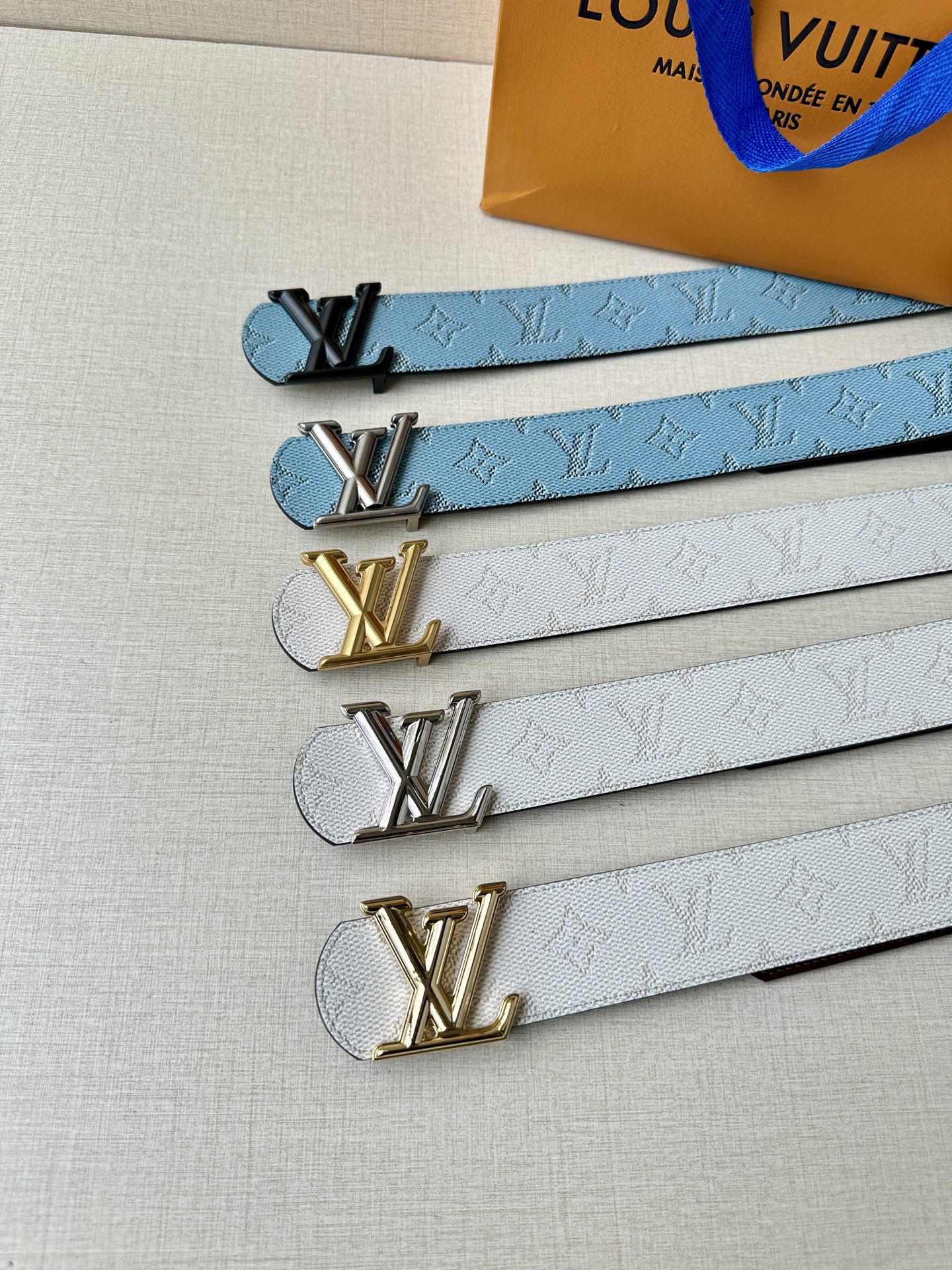  4.0宽 LV Dimension Monogram Héritage 双面腰带拼接素净皮革和 Mon