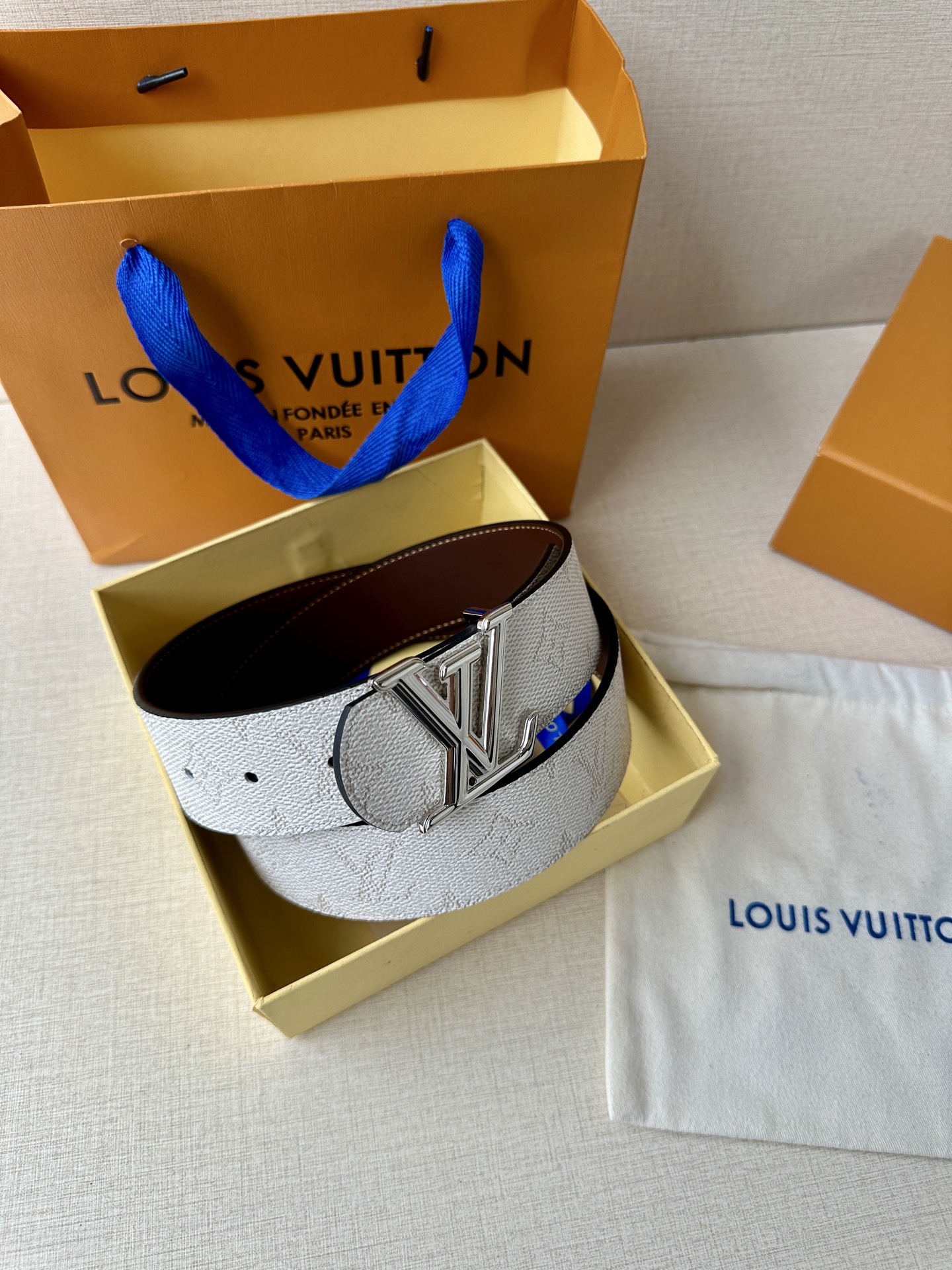  4.0宽 LV Dimension Monogram Héritage 双面腰带拼接素净皮革和 Mon