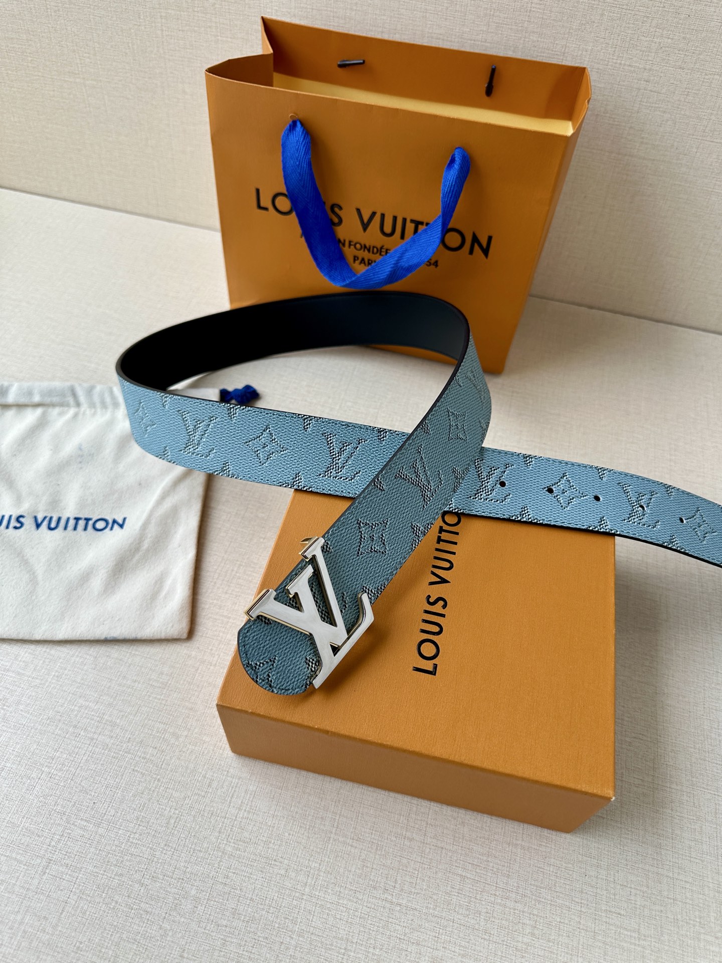  4.0宽 LV Dimension Monogram Héritage 双面腰带拼接素净皮革和 Mon