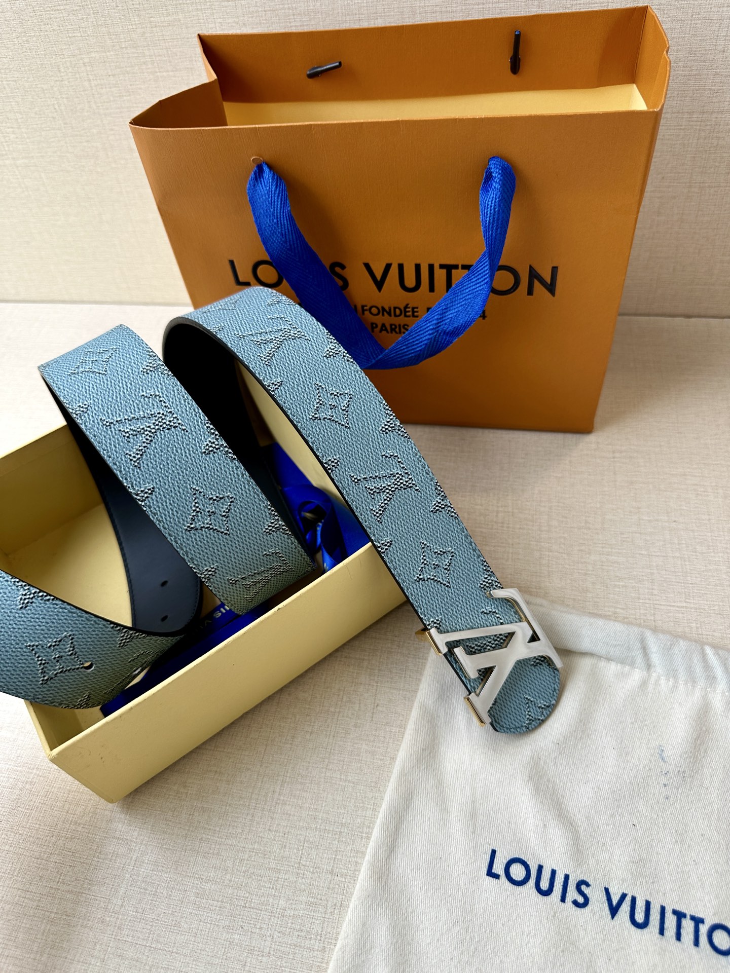  4.0宽 LV Dimension Monogram Héritage 双面腰带拼接素净皮革和 Mon