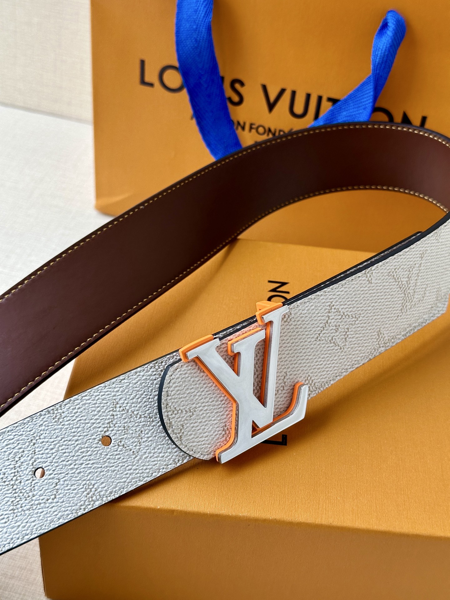  4.0宽 LV Dimension Monogram Héritage 双面腰带拼接素净皮革和 Mon