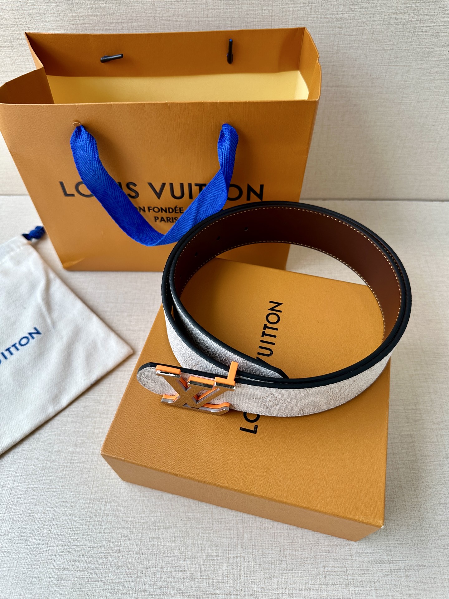 4.0宽 LV Dimension Monogram Héritage 双面腰带拼接素净皮革和 Mon