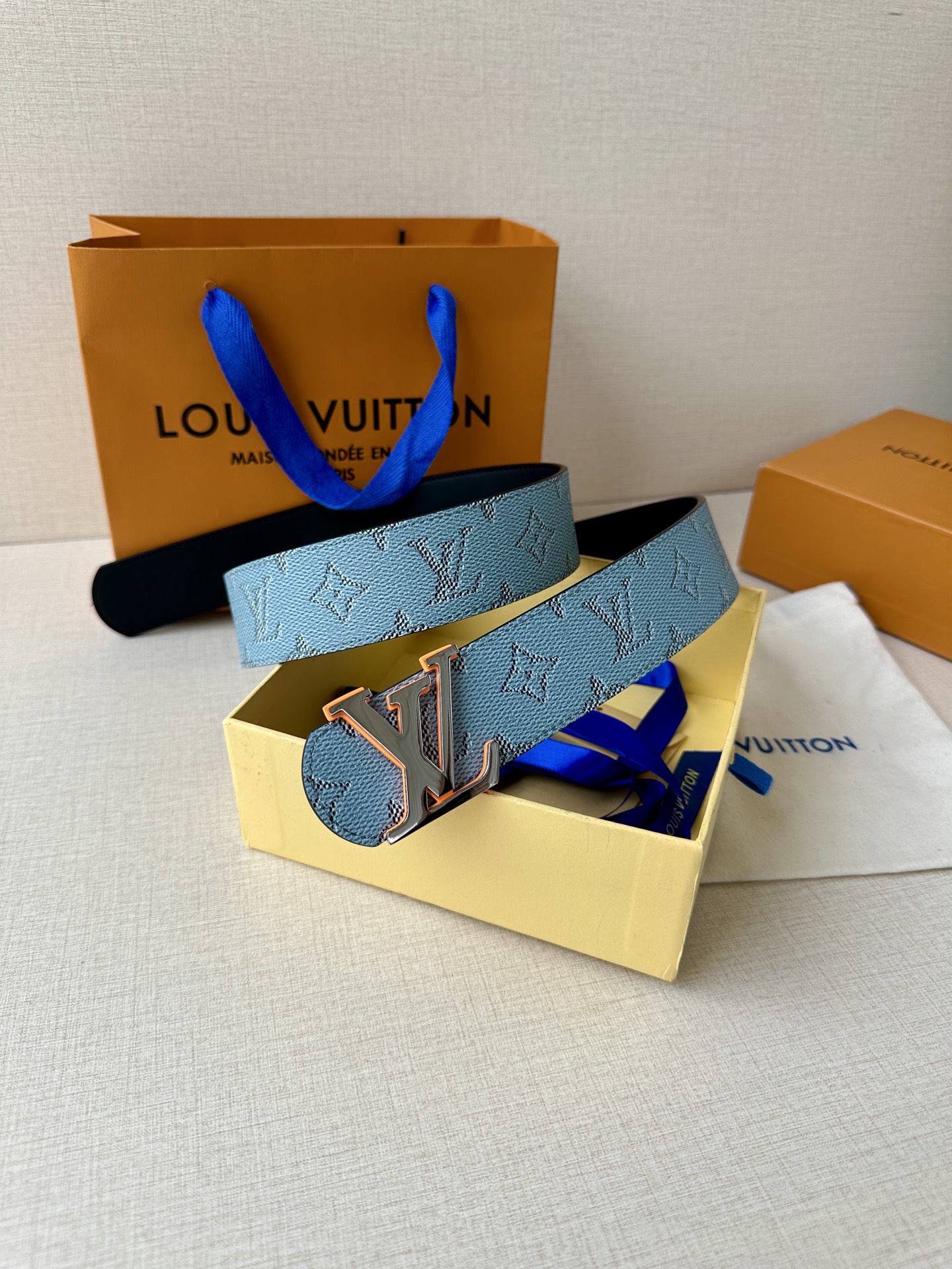  4.0宽 LV Dimension Monogram Héritage 双面腰带拼接素净皮革和 Mon