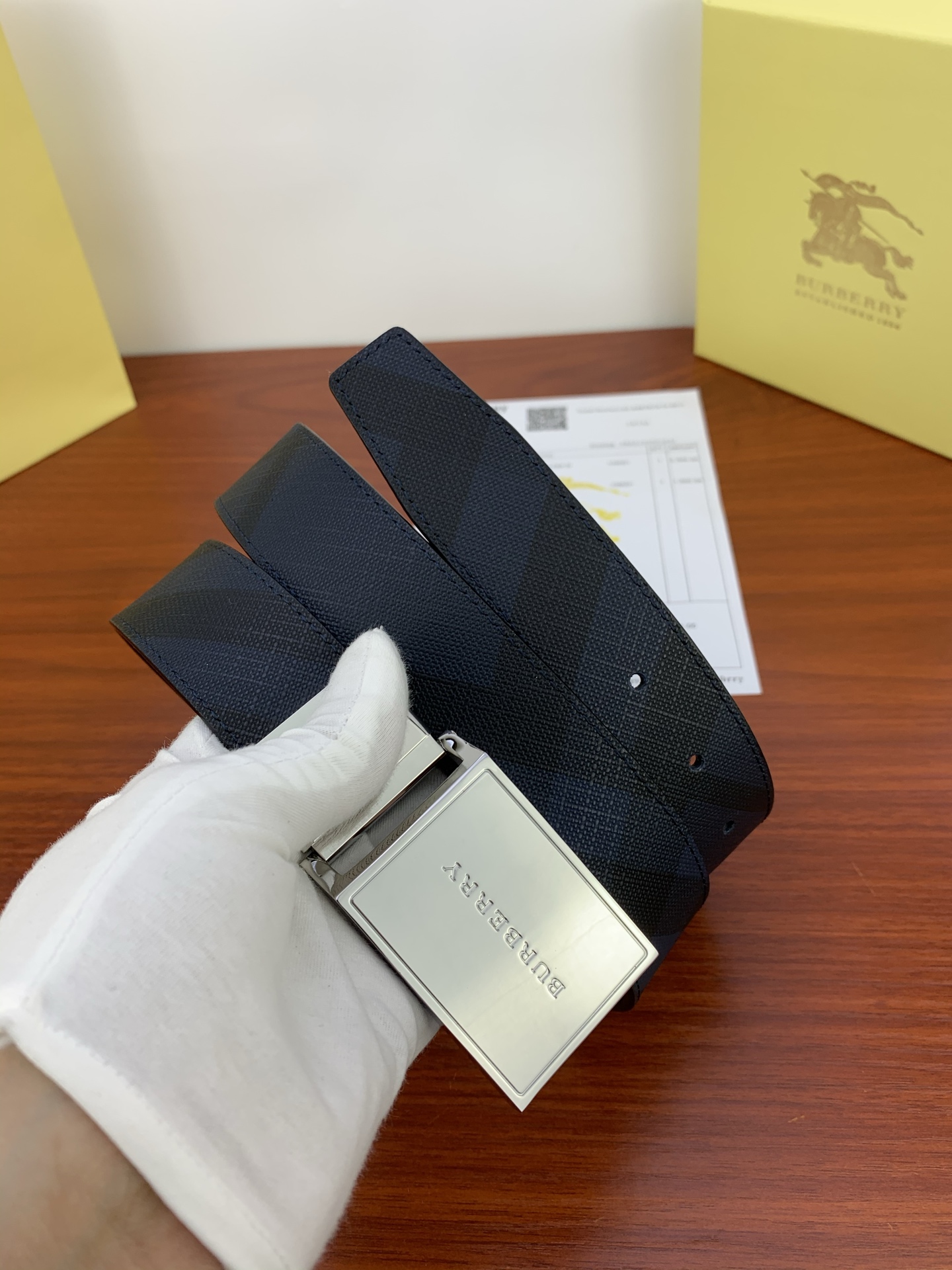 Original Quality Placards and Burberry Belts: 3.5cm Width Synchronization for Purchase - 图片 2