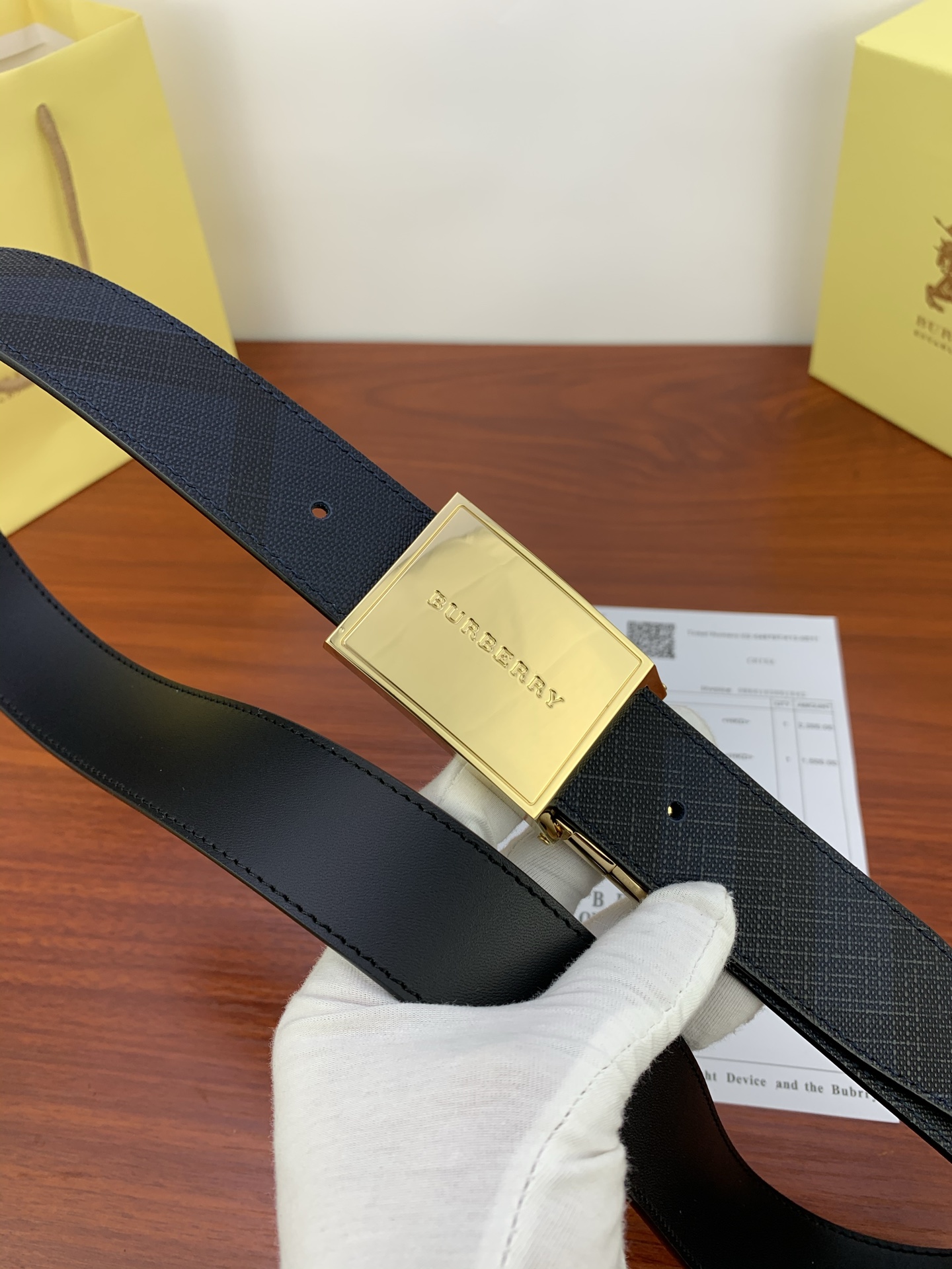 Original Quality Placards and Burberry Belts: 3.5cm Width Synchronization for Purchase - 图片 3