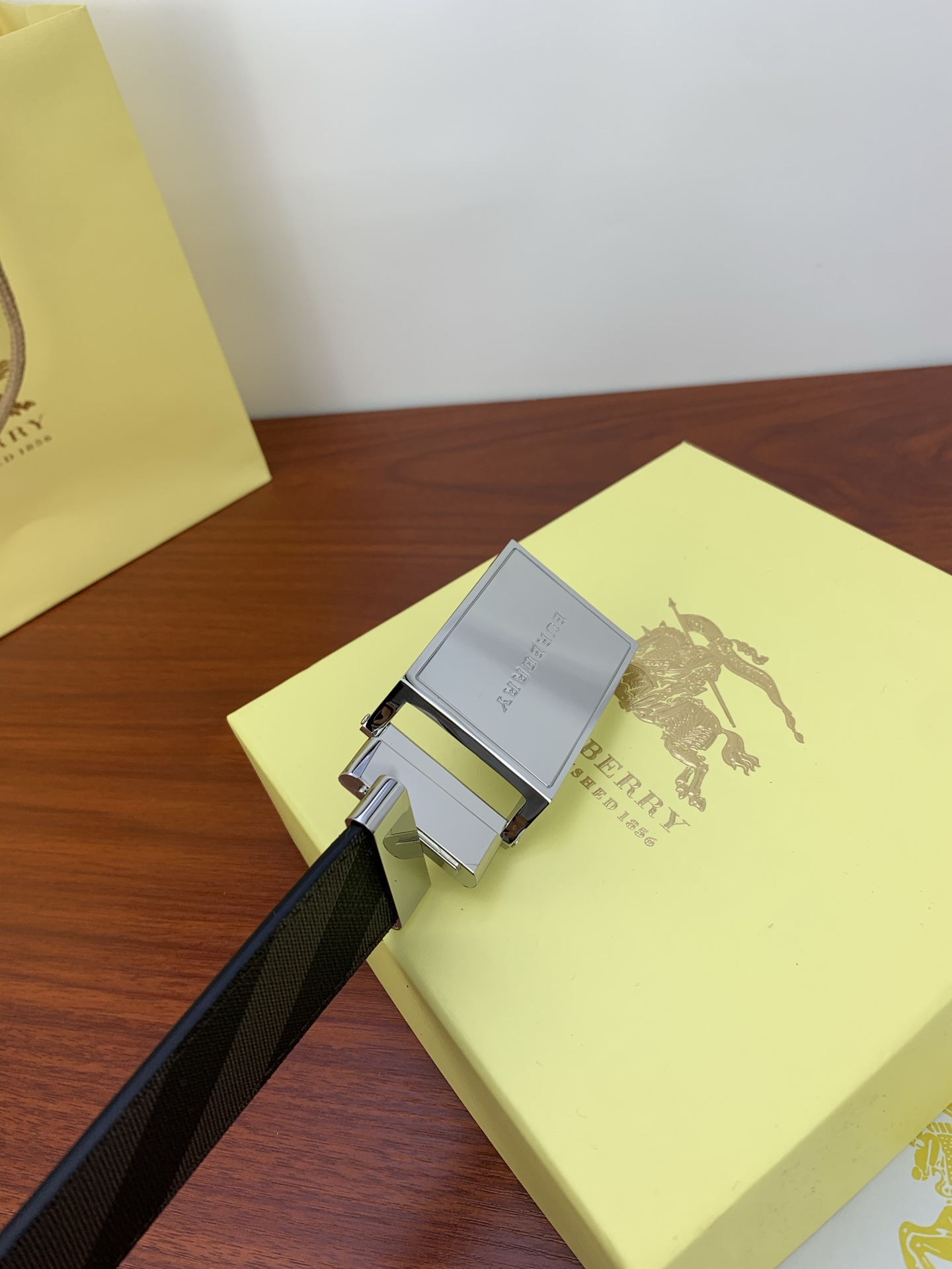 High-Quality Placards and Belts for Burberry Recreation: 3.5cm Width, Original Purchase - 图片 6