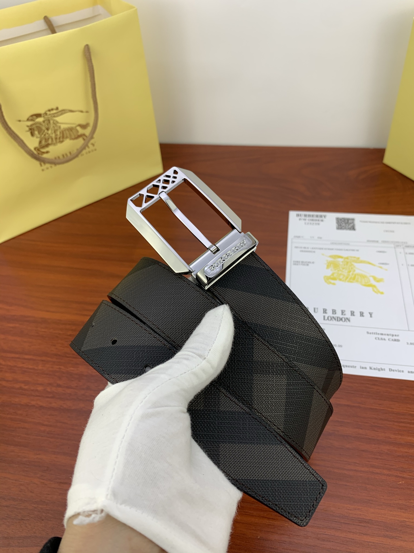 Original Quality Placards and Burberry Bobory Belts – 3.5 cm Width Purchase Opportunity - 图片 3