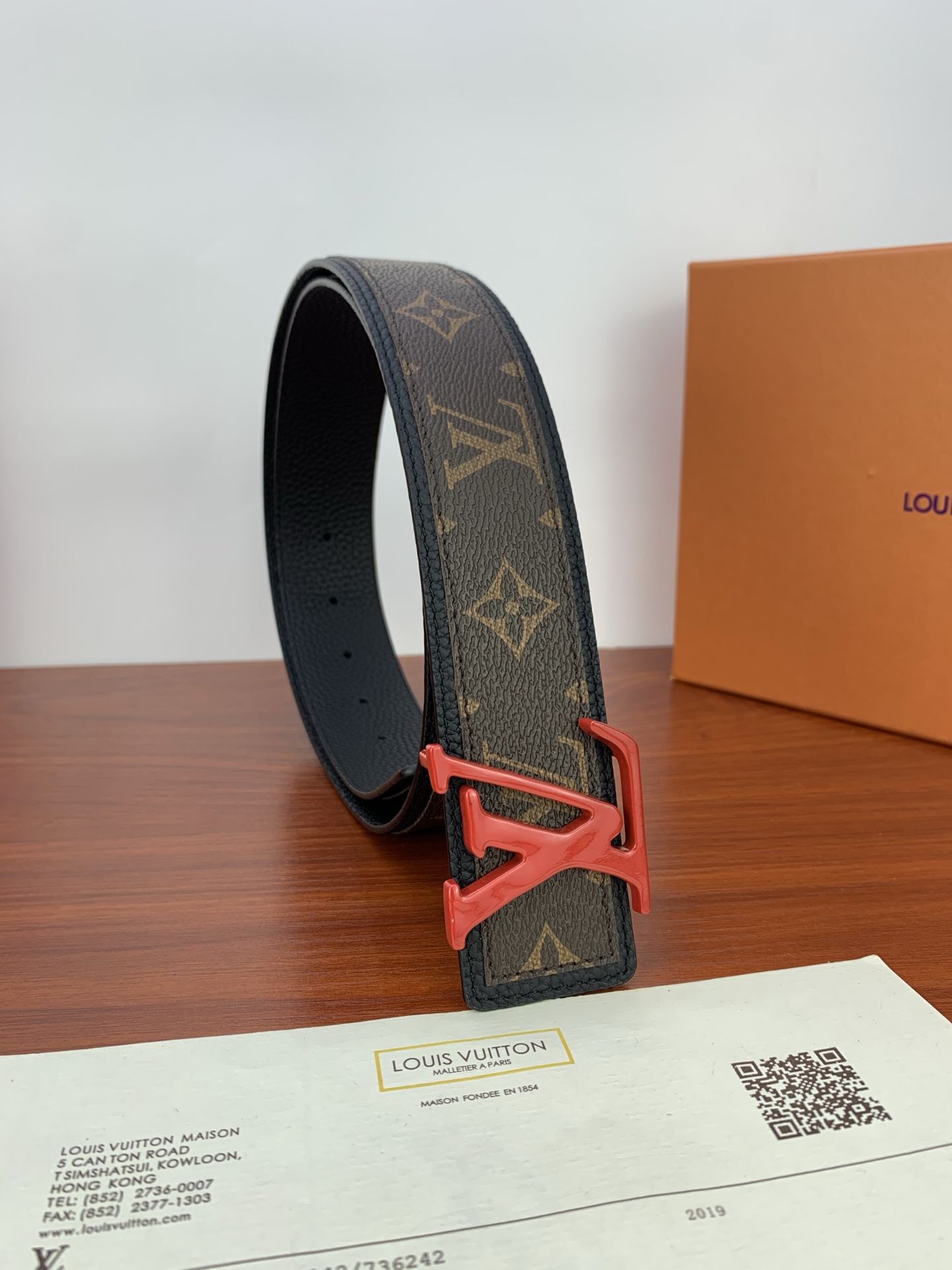  Shape Patchwork 腰带续写 2025春夏时装秀首次亮相的设计，以 Monogram 帆布