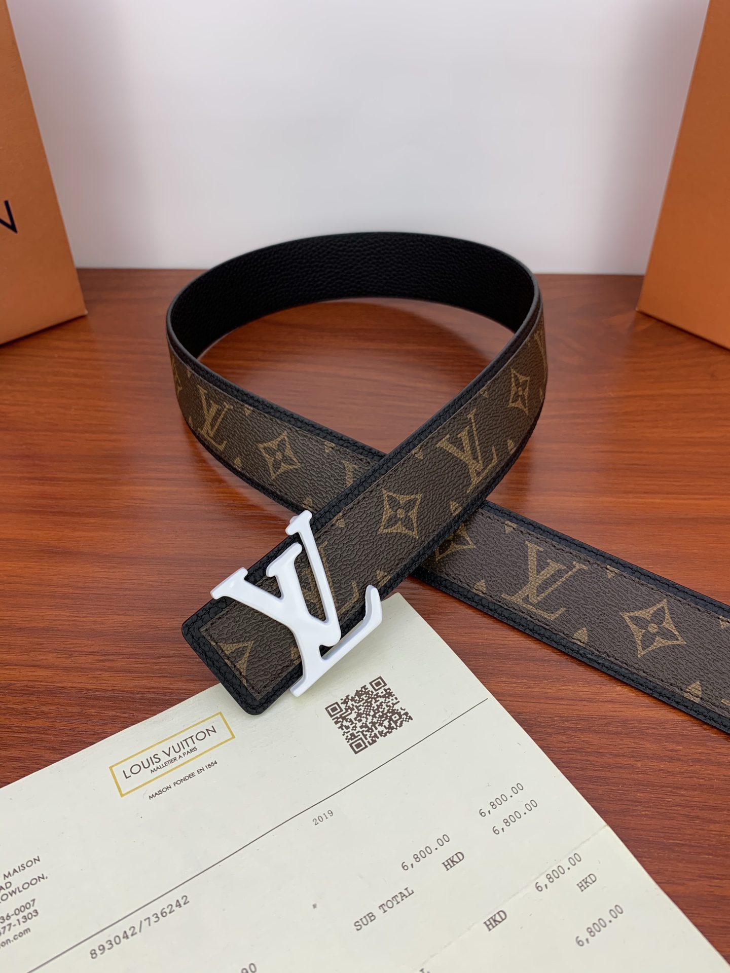  Shape Patchwork 腰带续写 2025春夏时装秀首次亮相的设计，以 Monogram 帆布