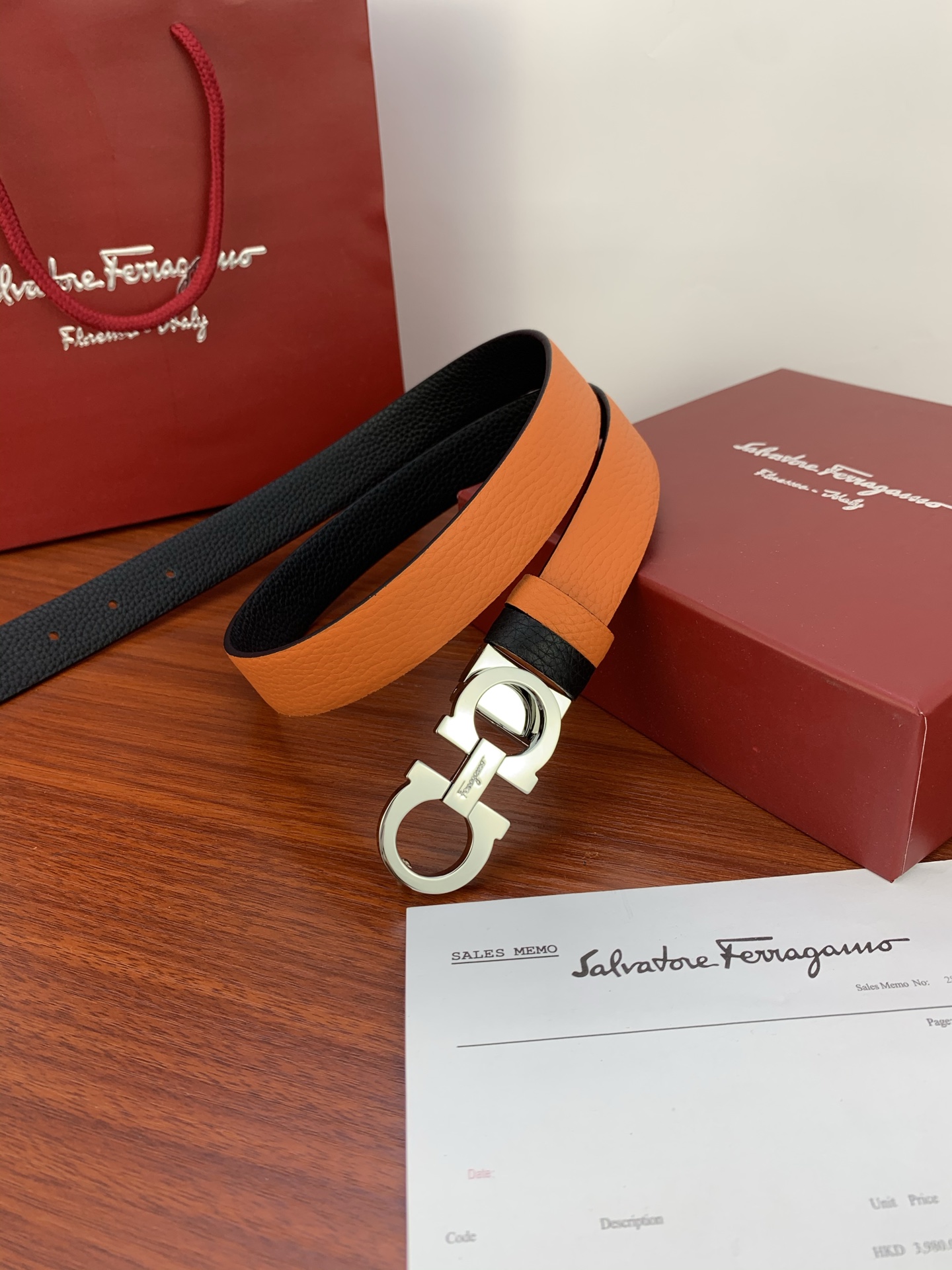  女款Ferragamo菲拉格慕，尺寸2.5cm。标志性Gancini标志，牛皮材质皮带。造型百搭，四季