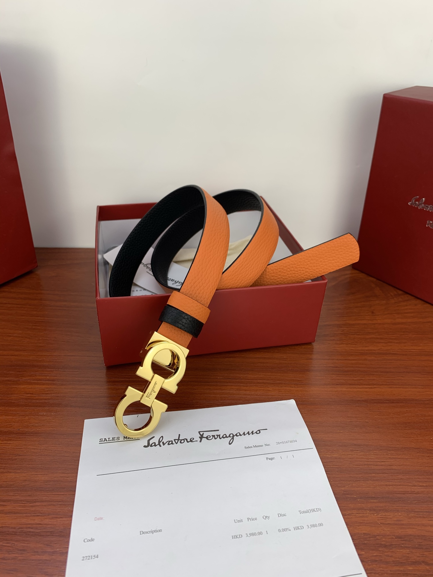  女款Ferragamo菲拉格慕，尺寸2.5cm。标志性Gancini标志，牛皮材质皮带。造型百搭，四季
