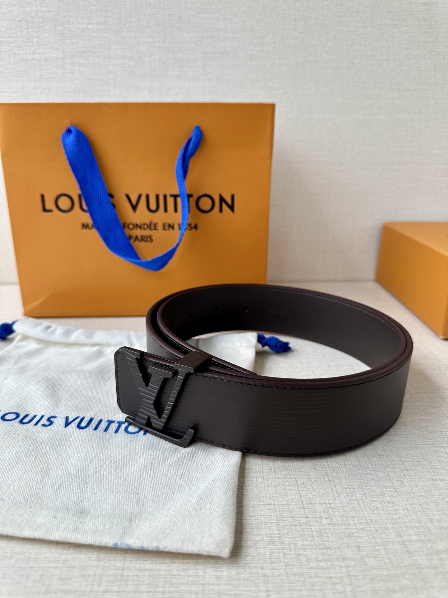 Louis Vuitton LV Initiales 40MM Reversible Leather Belt for Men 4 i1751015009534 1555 0 2