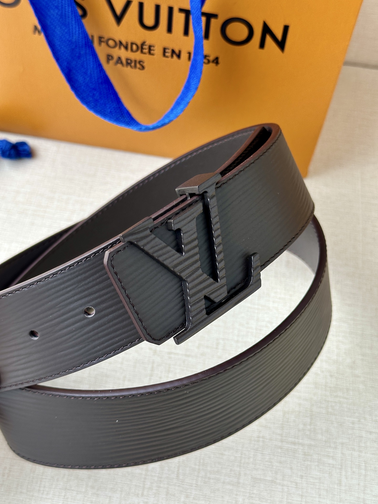 Louis Vuitton LV Initiales 40MM Reversible Leather Belt for Men 6 i1751015009534 3099 0 4