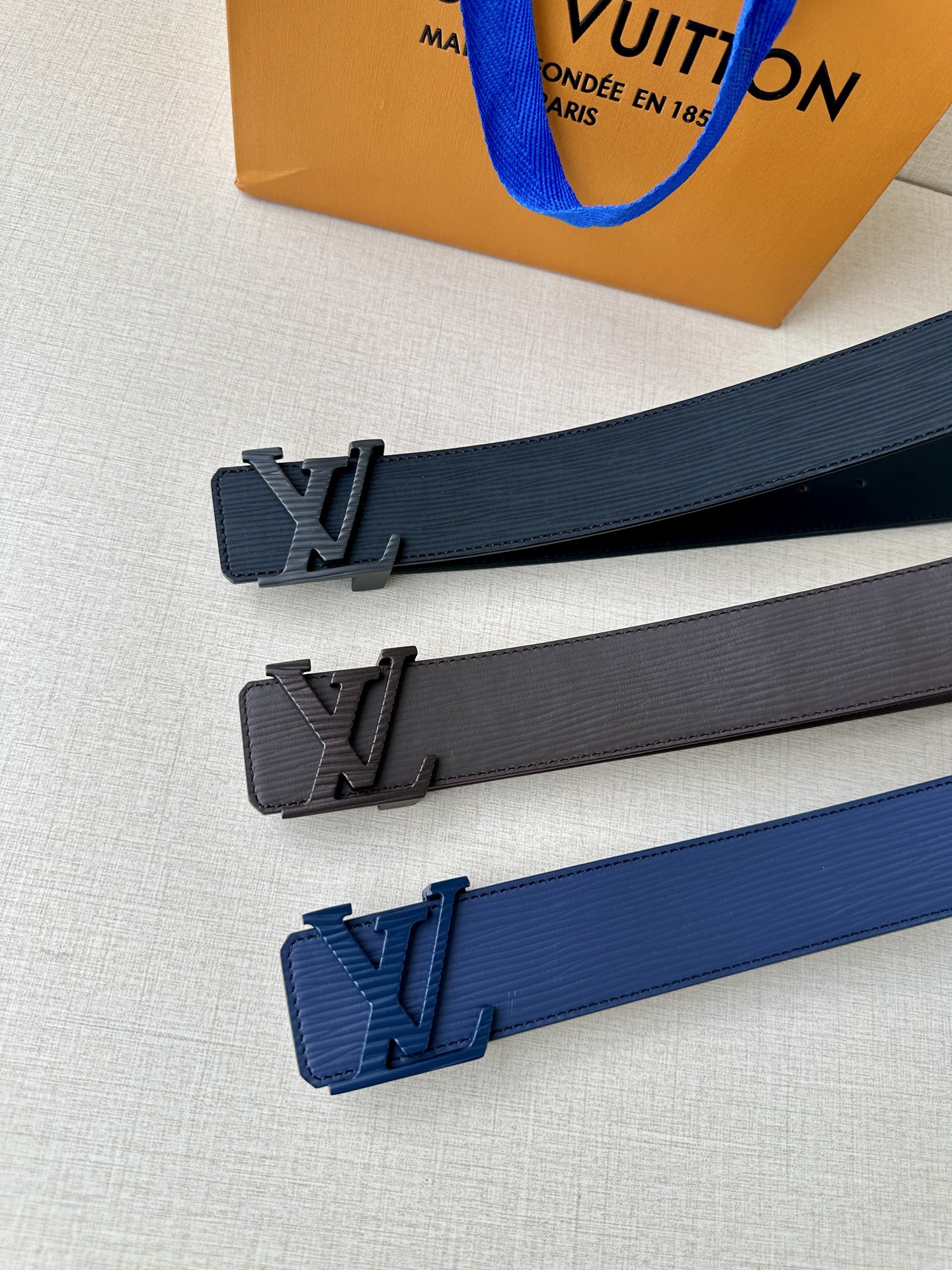 Louis Vuitton LV Initiales 40MM Reversible Leather Belt for Men 8 i1751015009534 6252 0 6