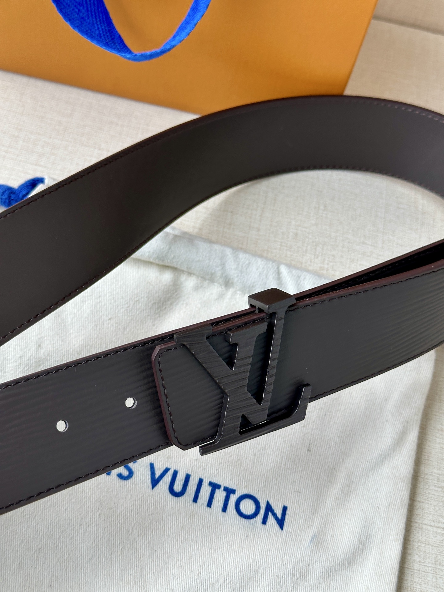 Louis Vuitton LV Initiales 40MM Reversible Leather Belt for Men 3 i1751015009534 6925 0 1