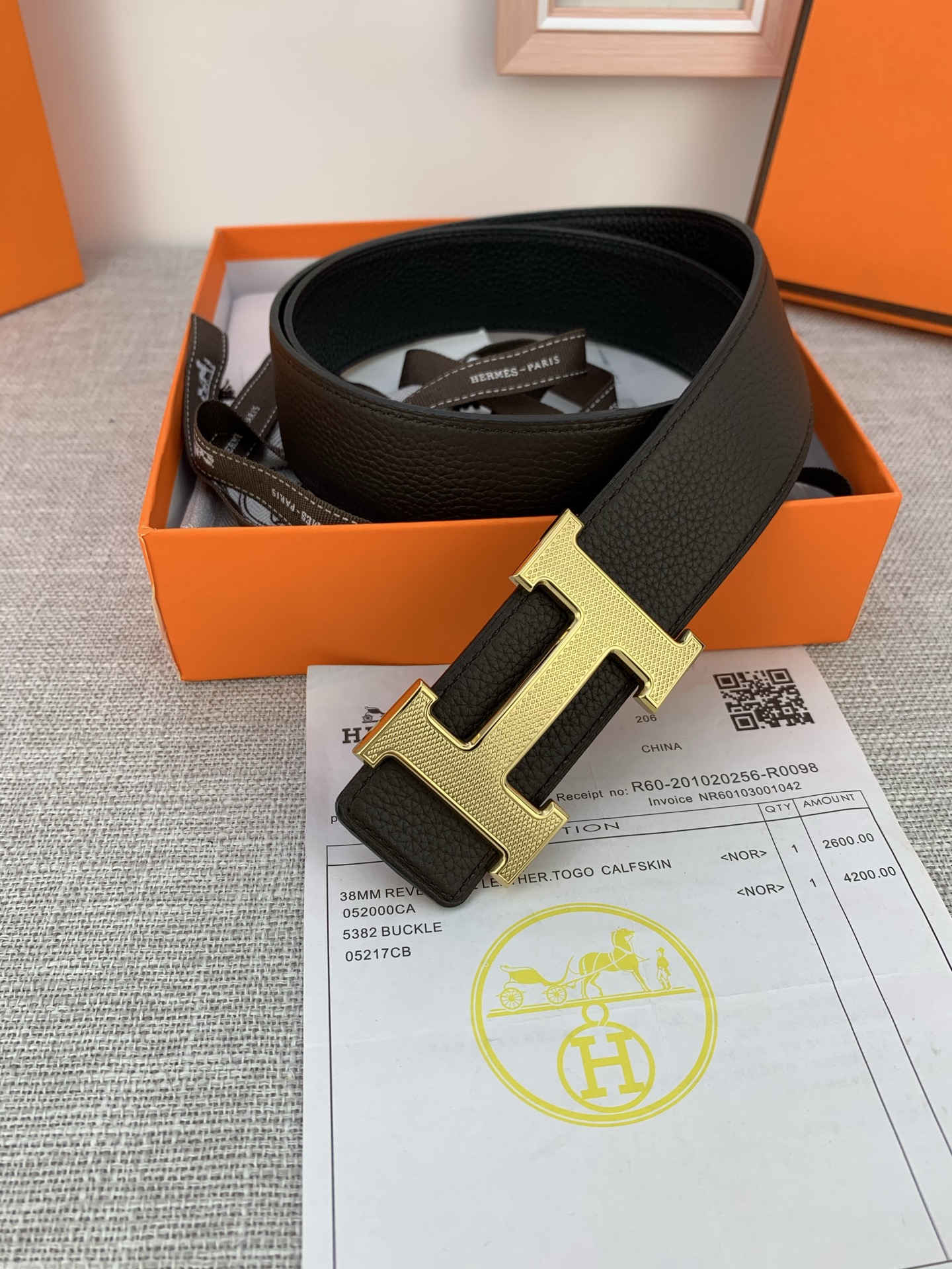  Hermes 爱马仕，专柜同款，3.8cm宽，带身采用进口头层Togo牛皮，boxer牛皮衬里，配以精