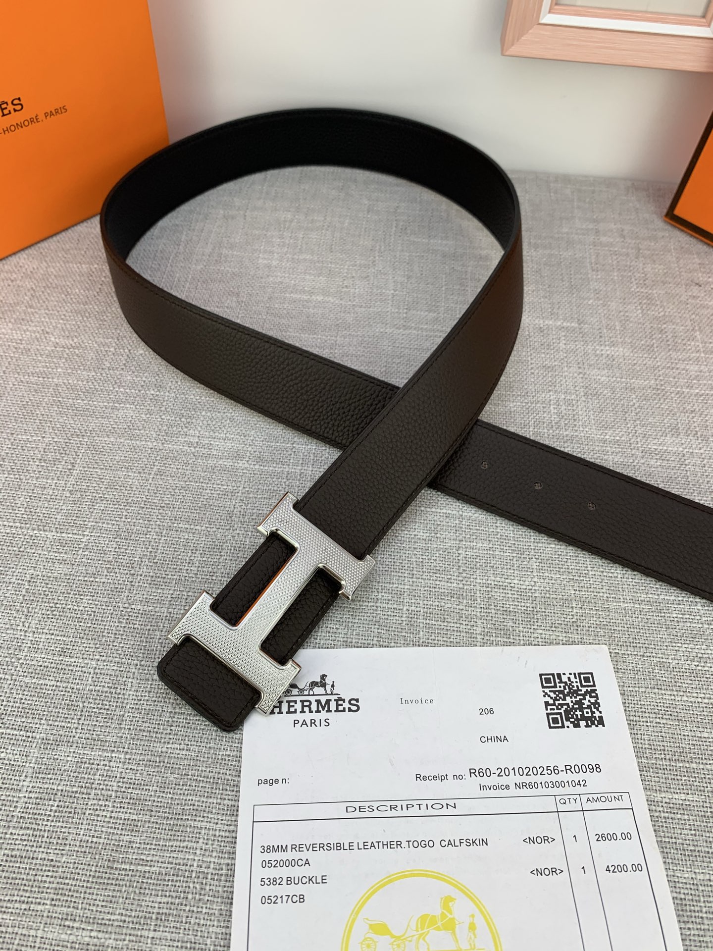  Hermes 爱马仕，专柜同款，3.8cm宽，带身采用进口头层Togo牛皮，boxer牛皮衬里，配以精