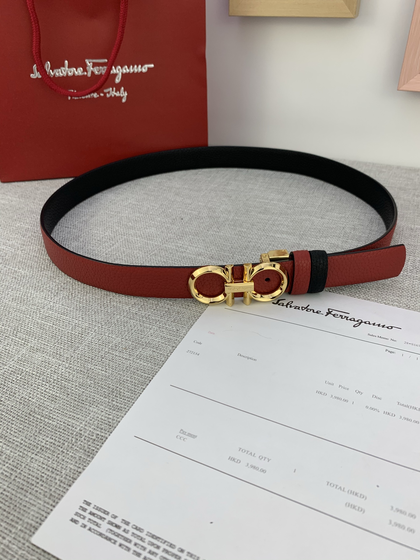 “Salvatore Ferragamo Cattle Leather Belt with Gancini Logo: Perfect Modulation and Tailoring” - 图片 9