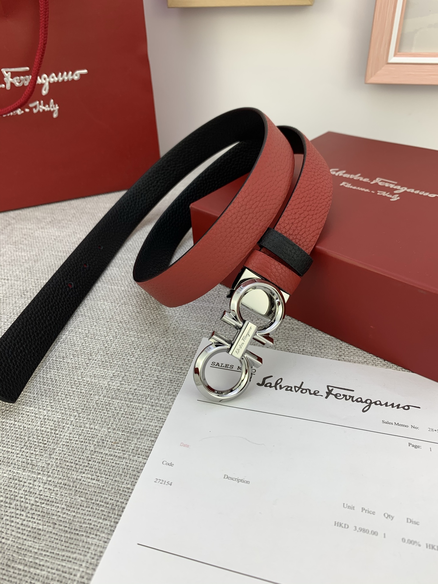 “Salvatore Ferragamo Cattle Leather Belt with Gancini Logo: Perfect Modulation and Tailoring” - 图片 4