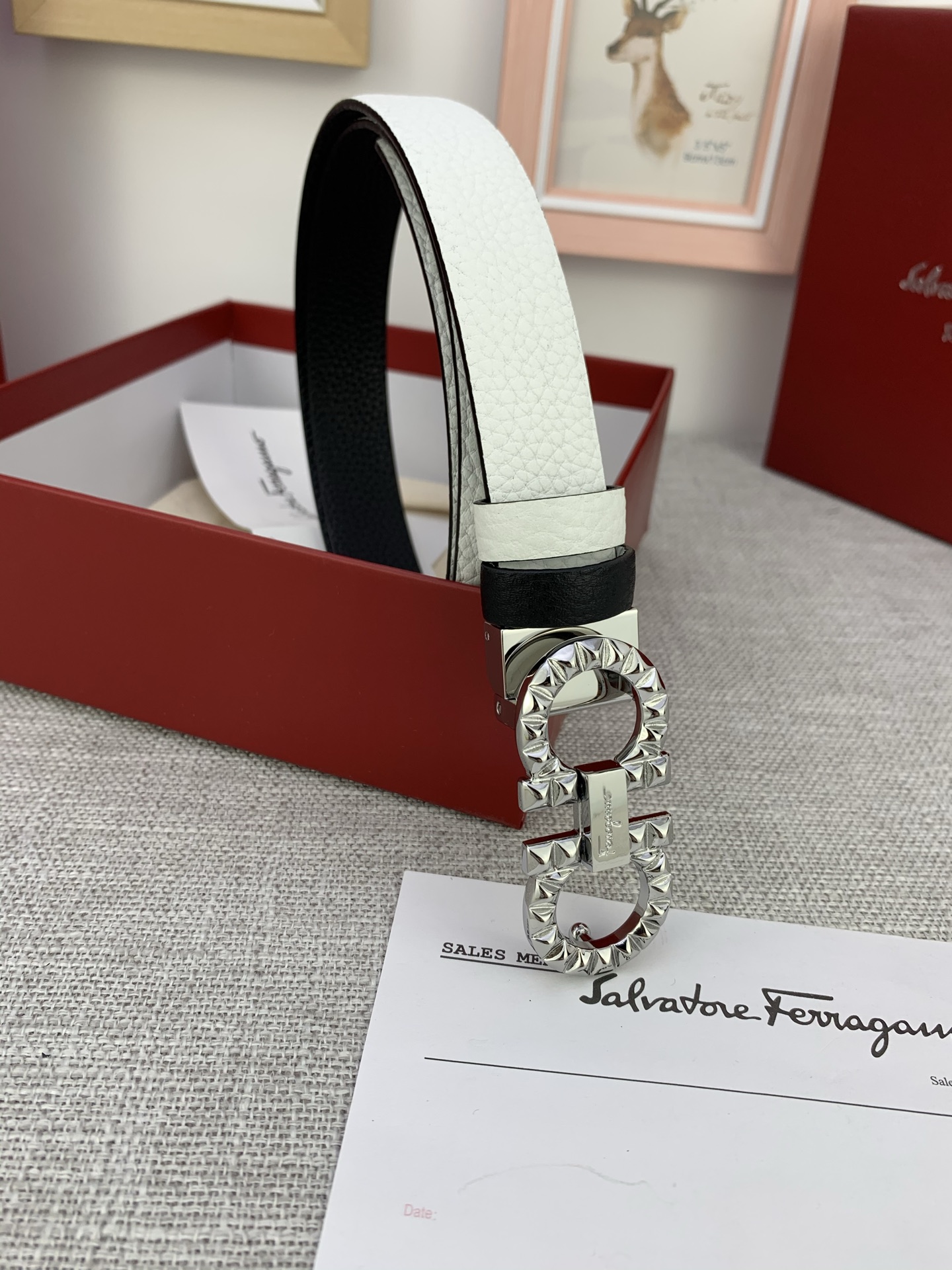  女款Ferragamo菲拉格慕，尺寸2.5cm。标志性Gancini标志，牛皮材质皮带。造型百搭，四季
