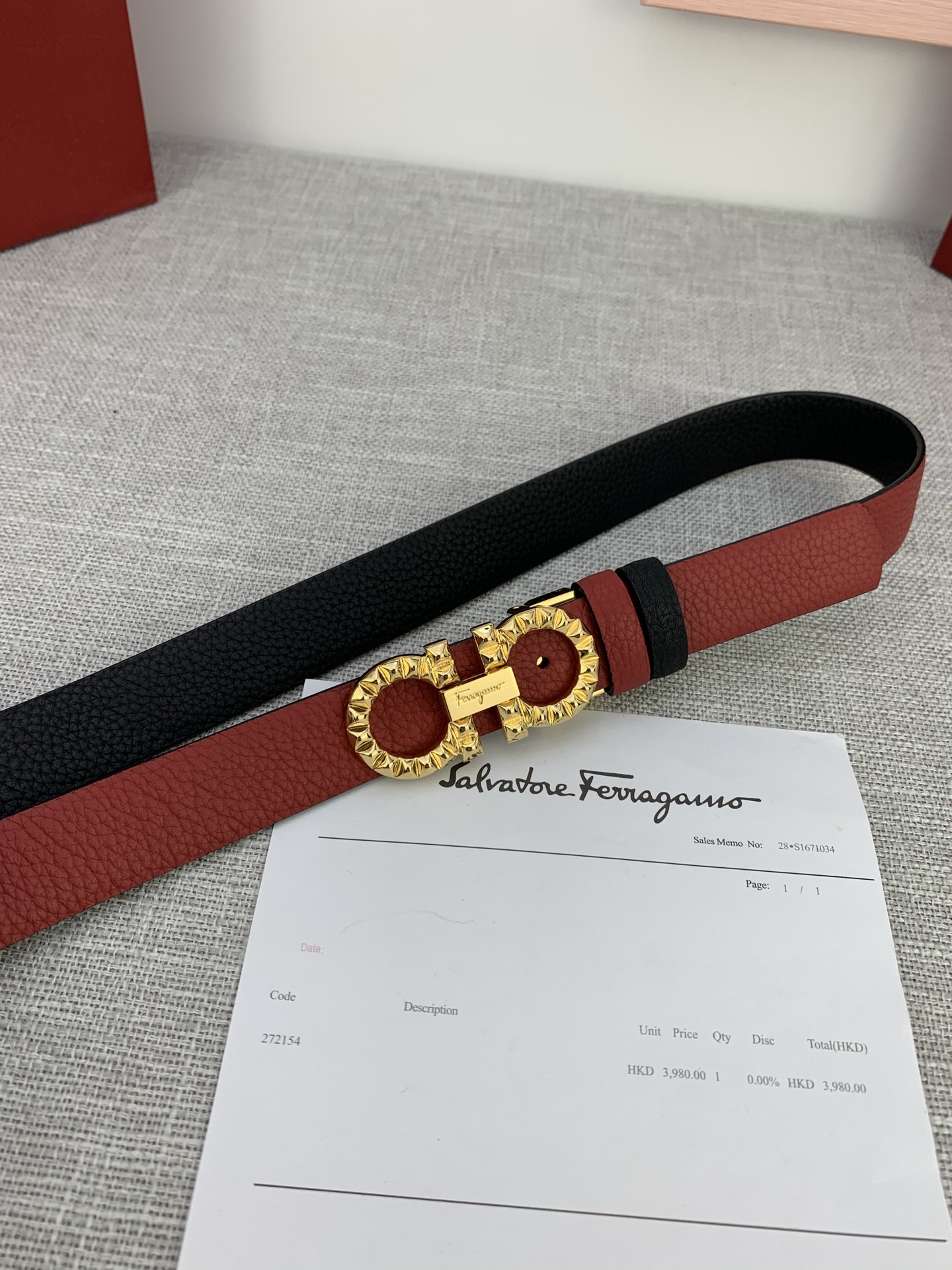  女款Ferragamo菲拉格慕，尺寸2.5cm。标志性Gancini标志，牛皮材质皮带。造型百搭，四季