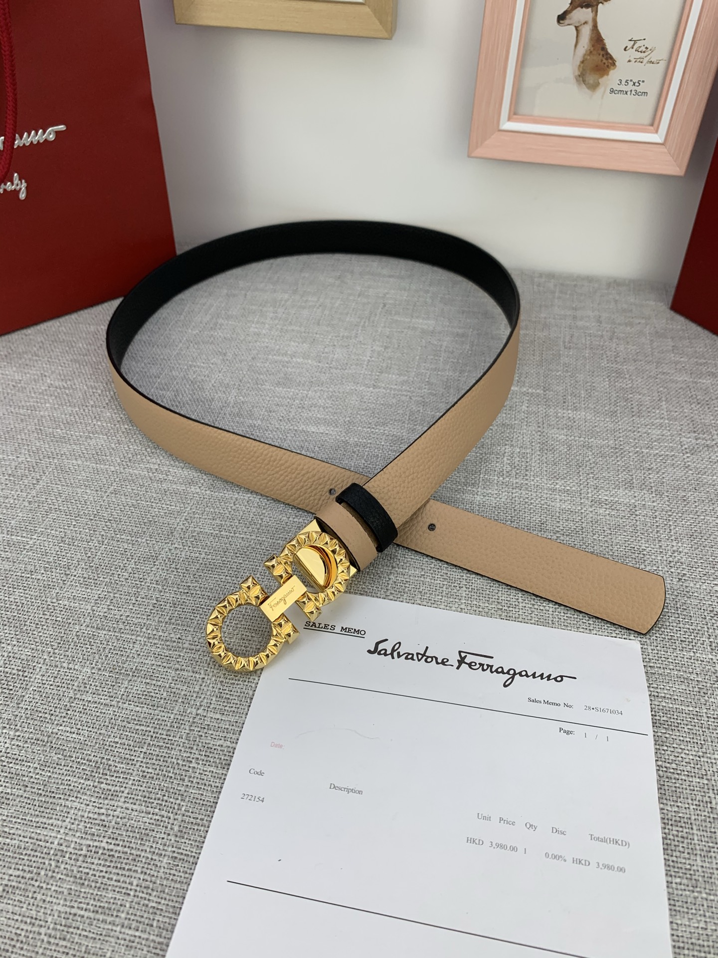  女款Ferragamo菲拉格慕，尺寸2.5cm。标志性Gancini标志，牛皮材质皮带。造型百搭，四季