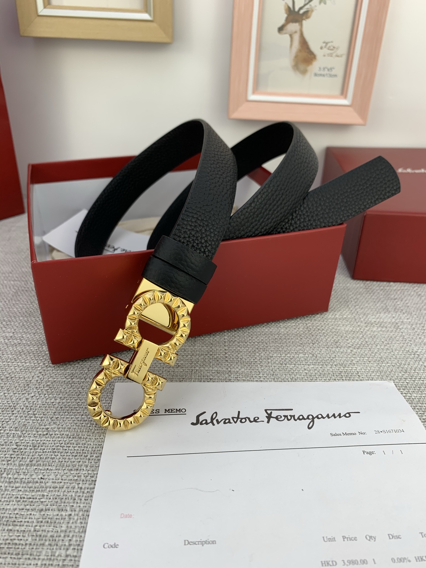  女款Ferragamo菲拉格慕，尺寸2.5cm。标志性Gancini标志，牛皮材质皮带。造型百搭，四季