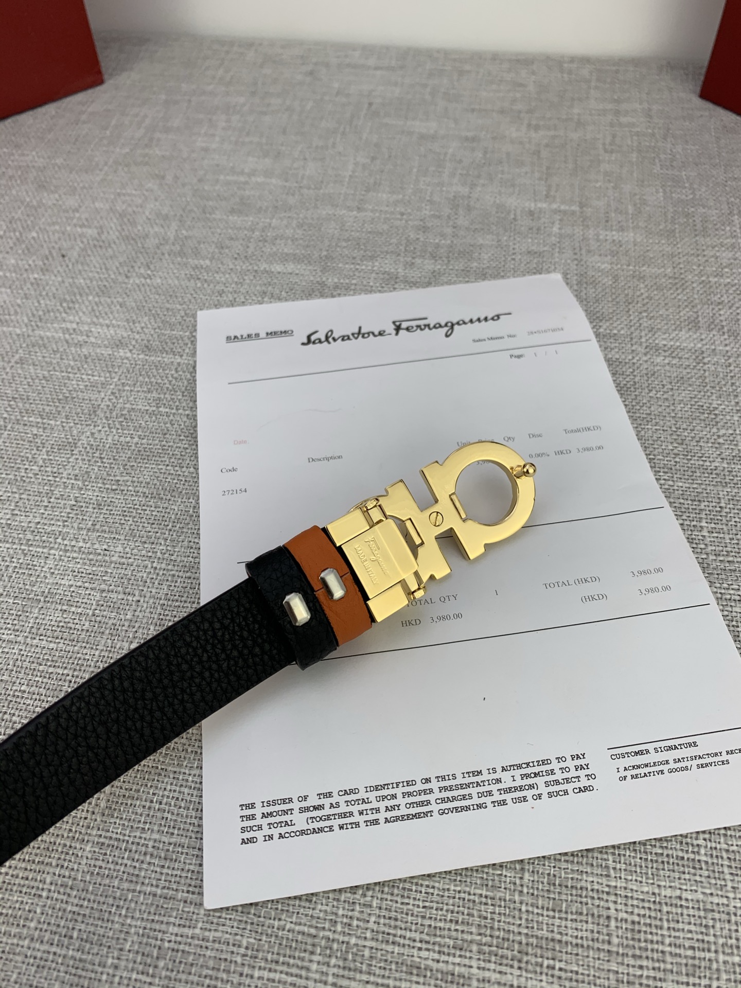  女款Ferragamo菲拉格慕，尺寸2.5cm。标志性Gancini标志，牛皮材质皮带。造型百搭，四季