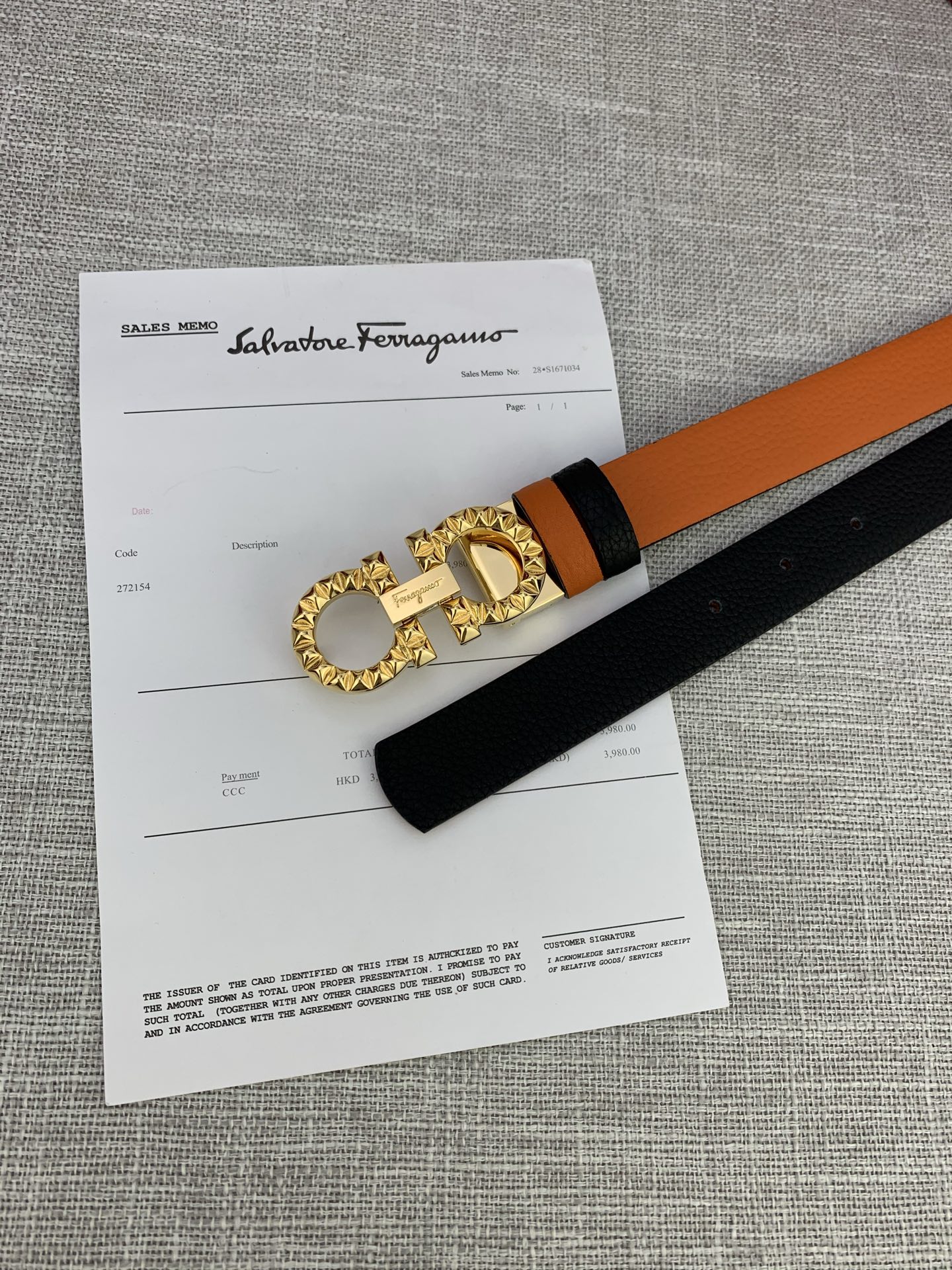  女款Ferragamo菲拉格慕，尺寸2.5cm。标志性Gancini标志，牛皮材质皮带。造型百搭，四季