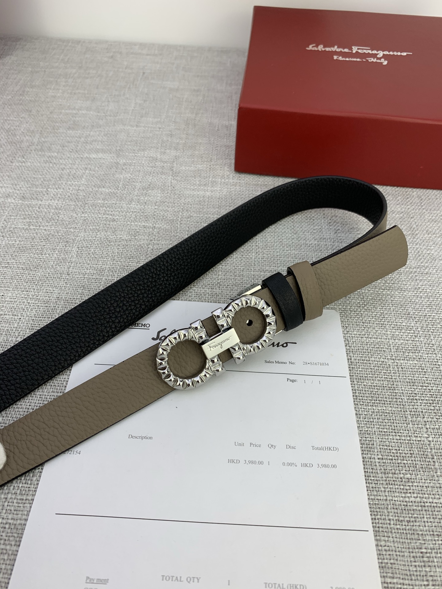  女款Ferragamo菲拉格慕，尺寸2.5cm。标志性Gancini标志，牛皮材质皮带。造型百搭，四季