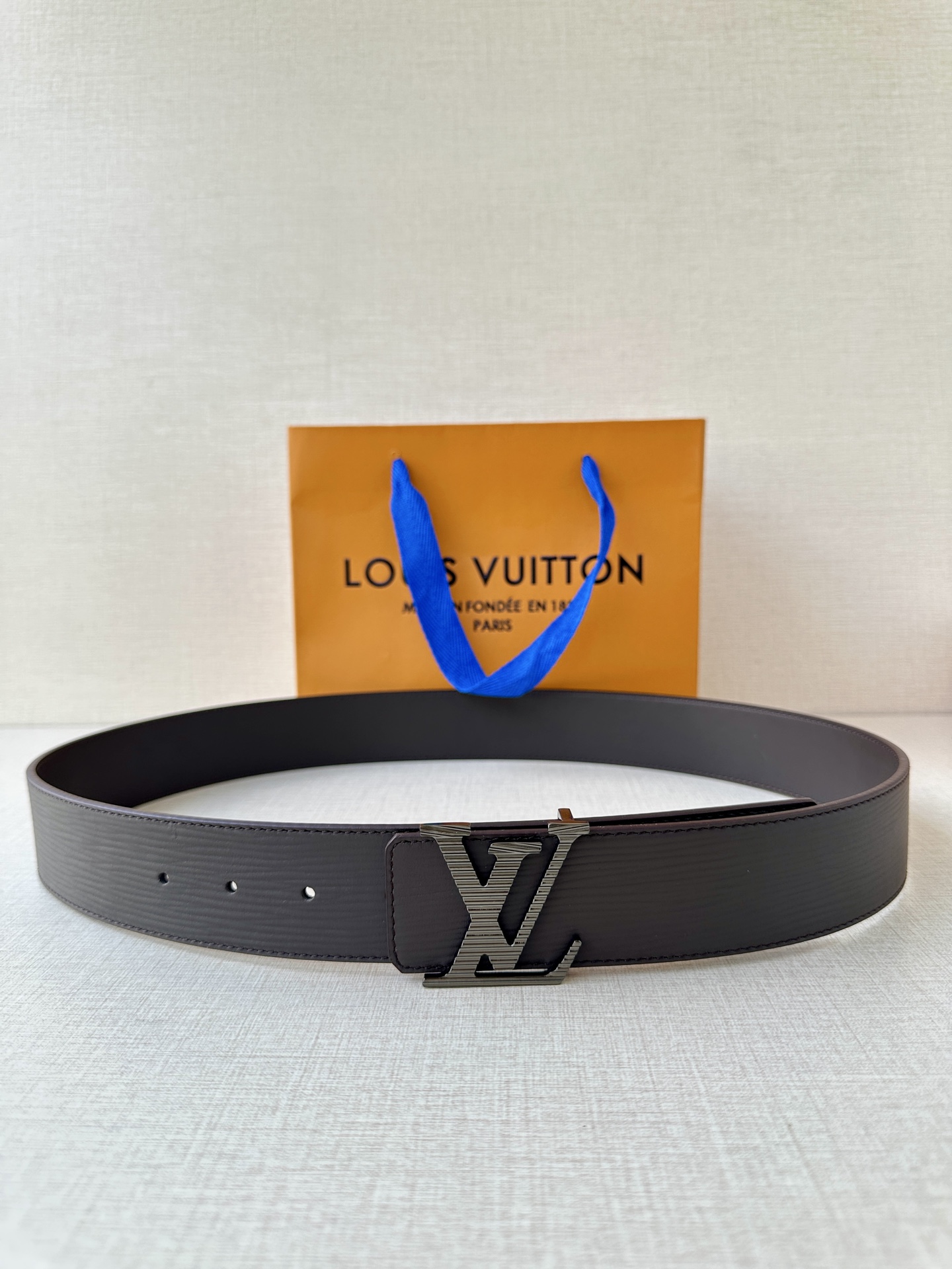  L0UIS VUITT0N （LV）男士专柜品质水波纹腰帶 寬度40毫米  配置精钢字母搭扣  扣头可