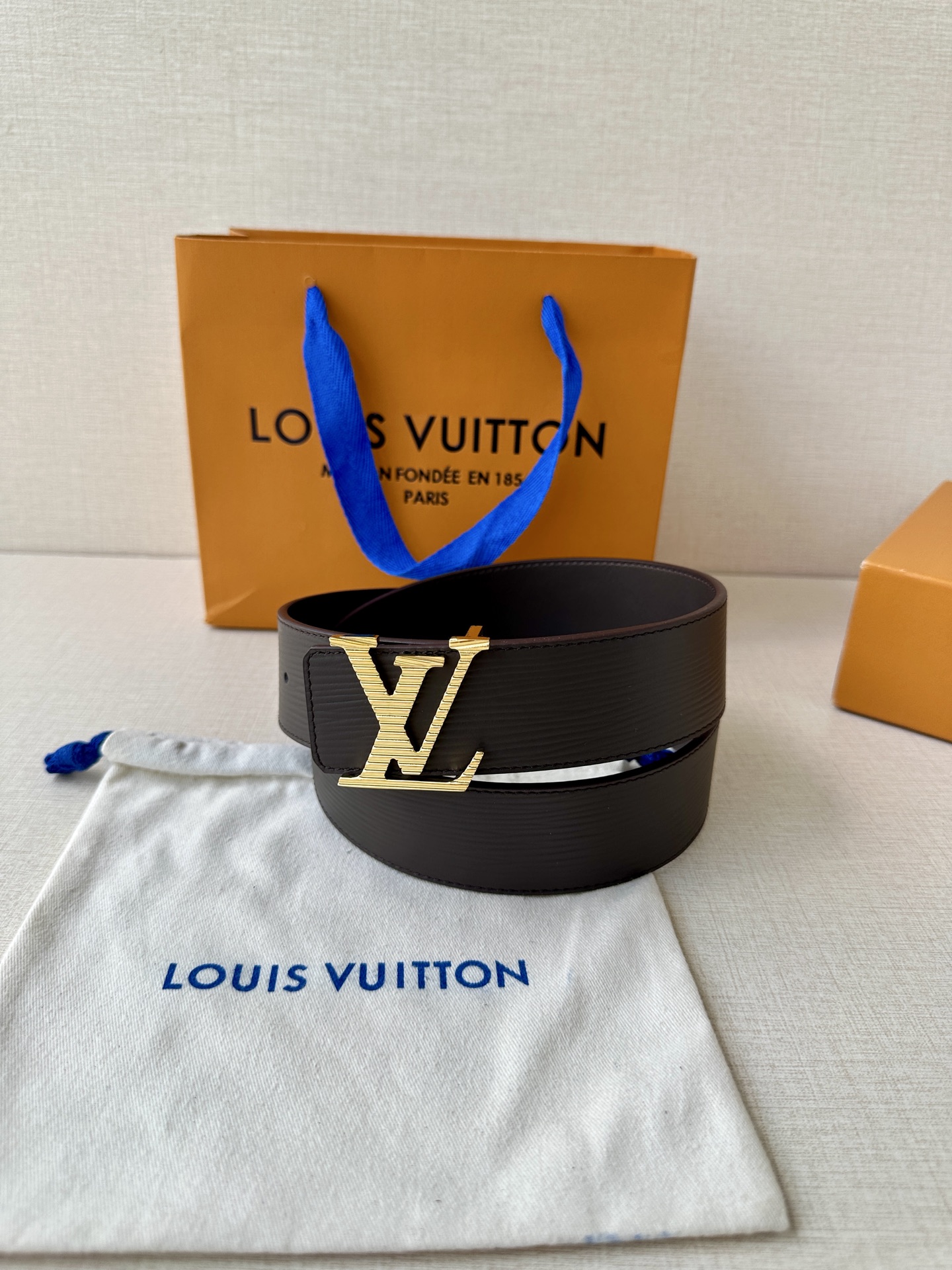  L0UIS VUITT0N （LV）男士专柜品质水波纹腰帶 寬度40毫米  配置精钢字母搭扣  扣头可