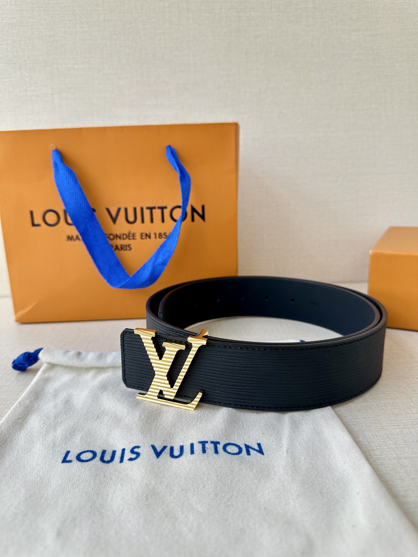  L0UIS VUITT0N （LV）男士专柜品质水波纹腰帶 寬度40毫米  配置精钢字母搭扣  扣头可