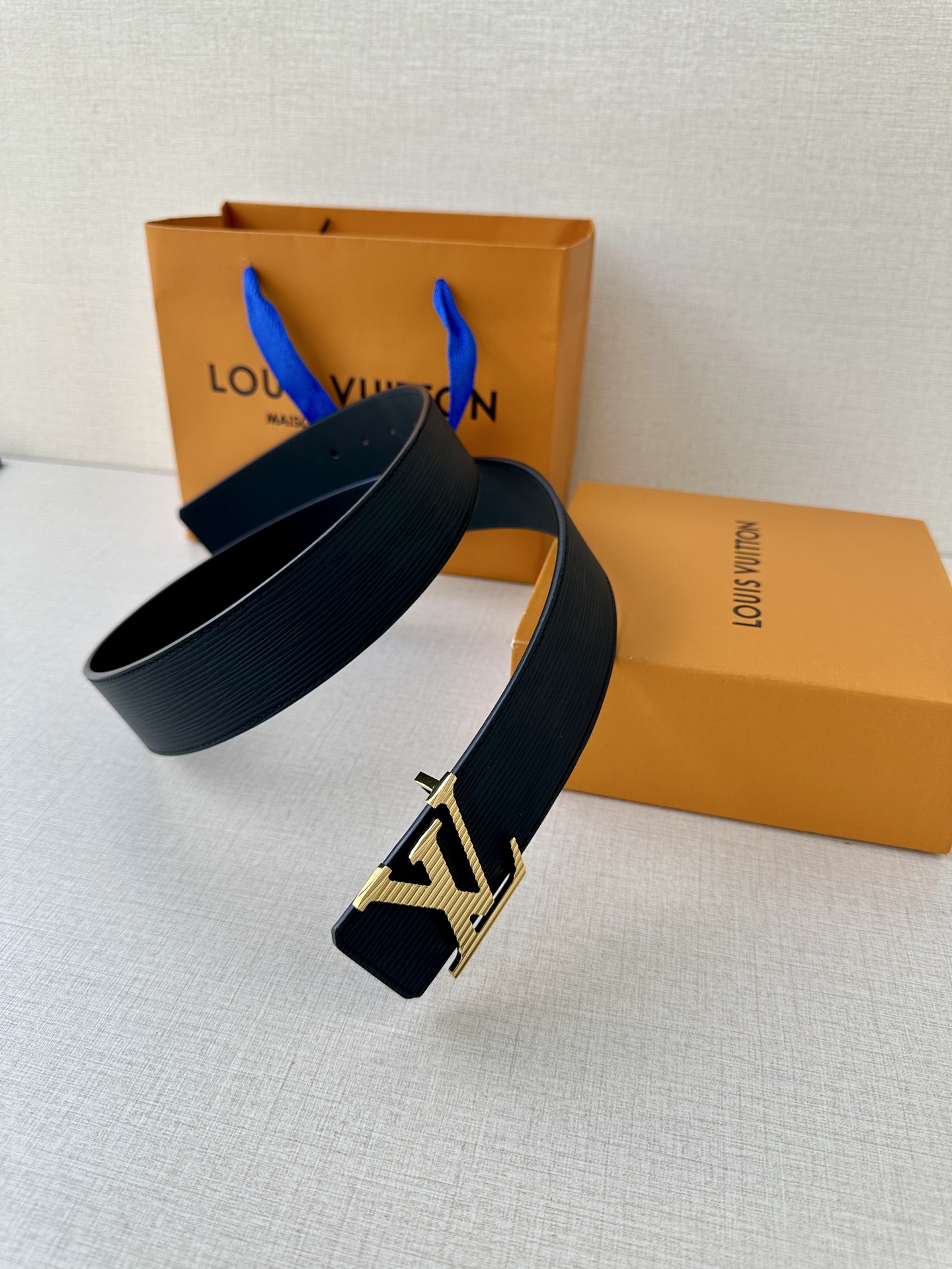  L0UIS VUITT0N （LV）男士专柜品质水波纹腰帶 寬度40毫米  配置精钢字母搭扣  扣头可