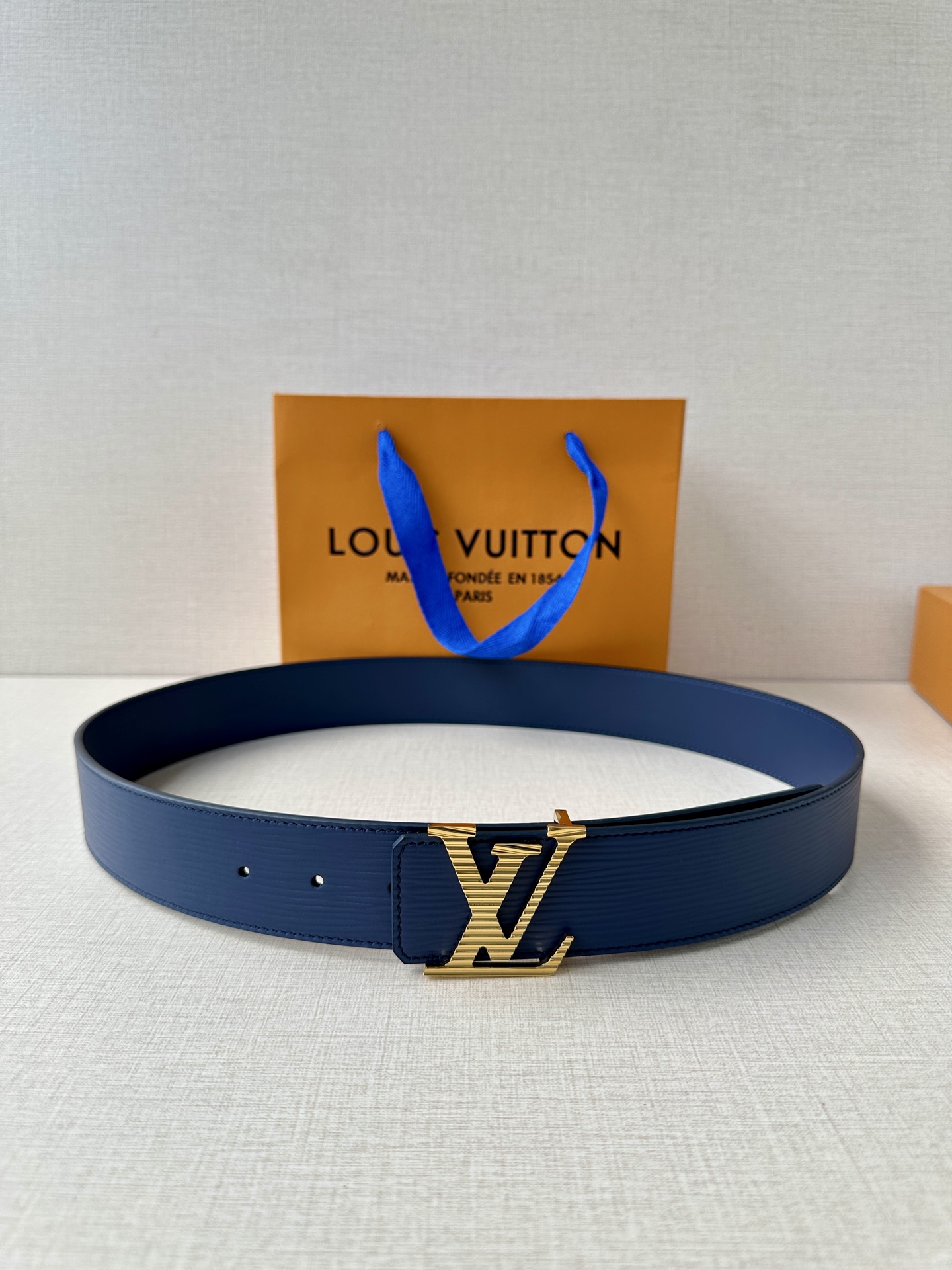  L0UIS VUITT0N （LV）男士专柜品质水波纹腰帶 寬度40毫米  配置精钢字母搭扣  扣头可