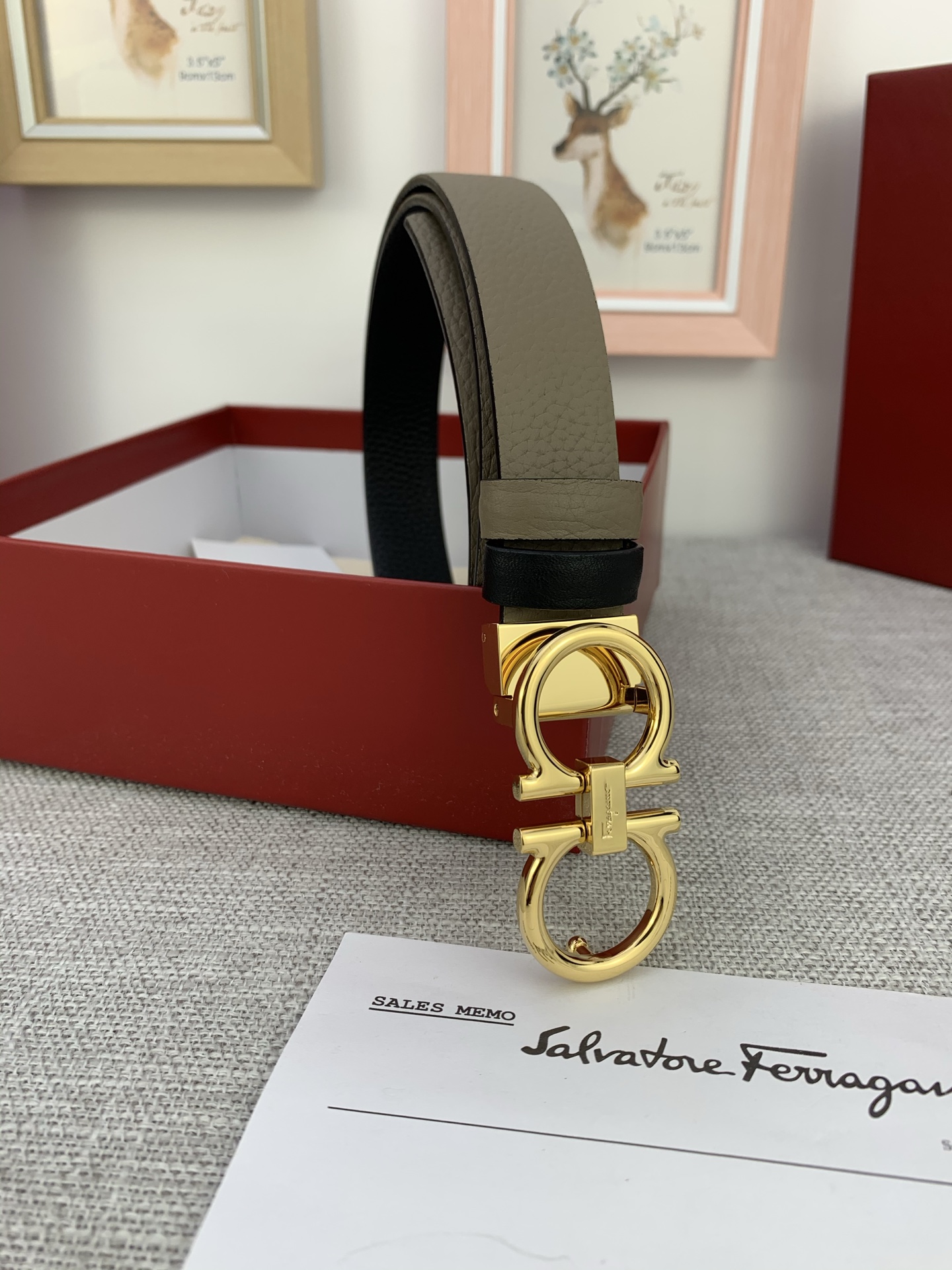  女款Ferragamo菲拉格慕，尺寸2.5cm。标志性Gancini标志，牛皮材质皮带。造型百搭，四季