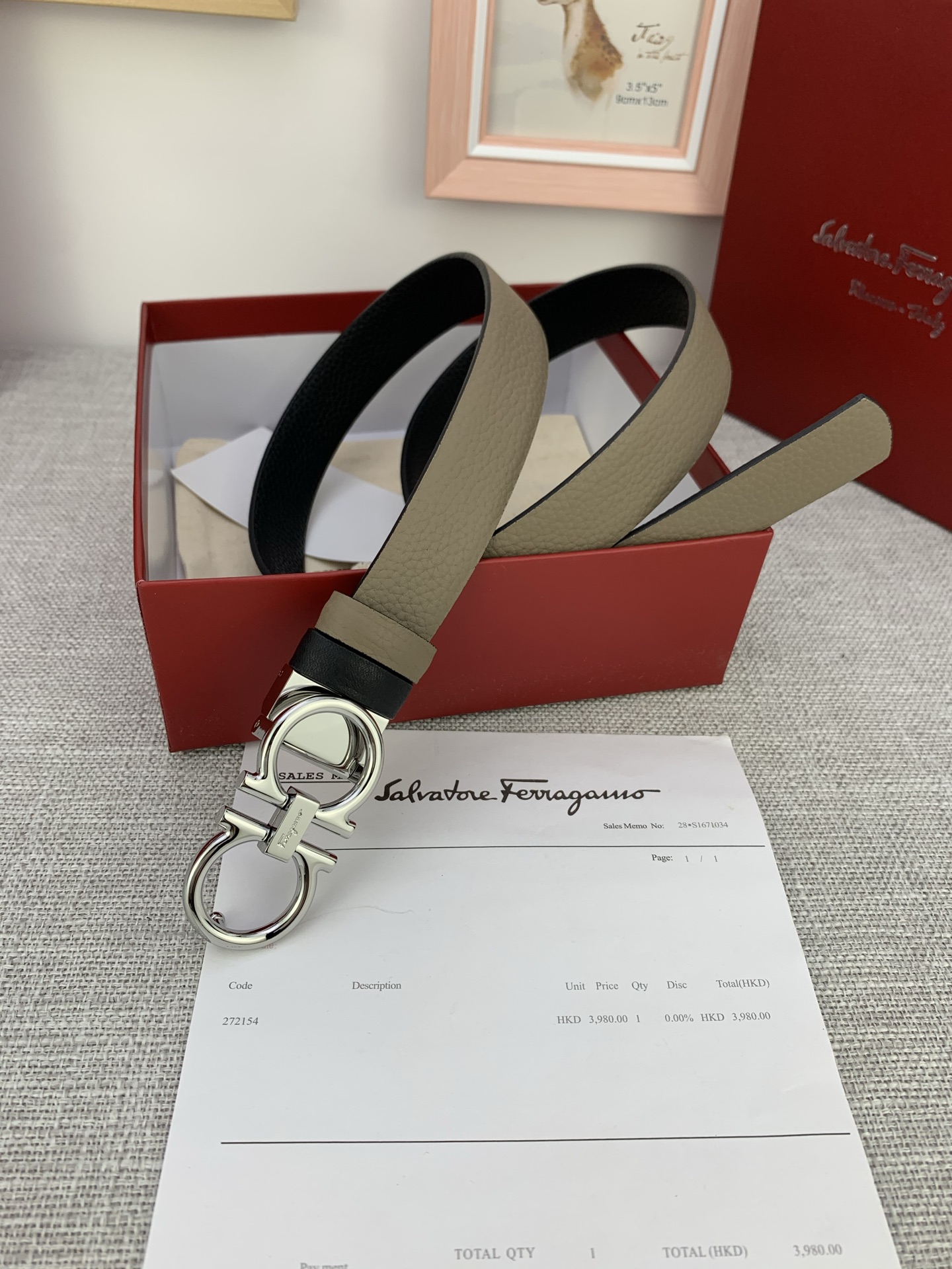  女款Ferragamo菲拉格慕，尺寸2.5cm。标志性Gancini标志，牛皮材质皮带。造型百搭，四季