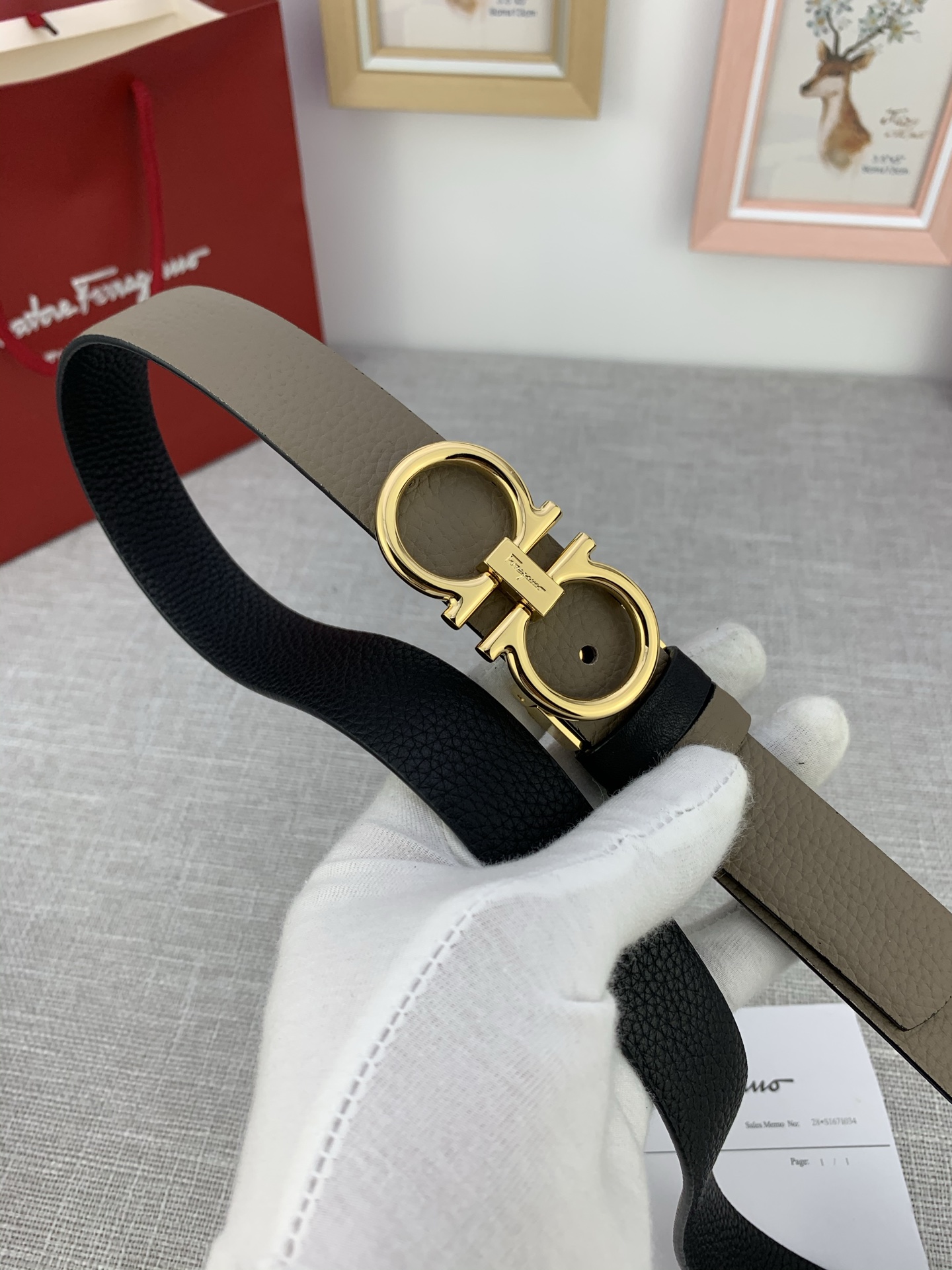  女款Ferragamo菲拉格慕，尺寸2.5cm。标志性Gancini标志，牛皮材质皮带。造型百搭，四季