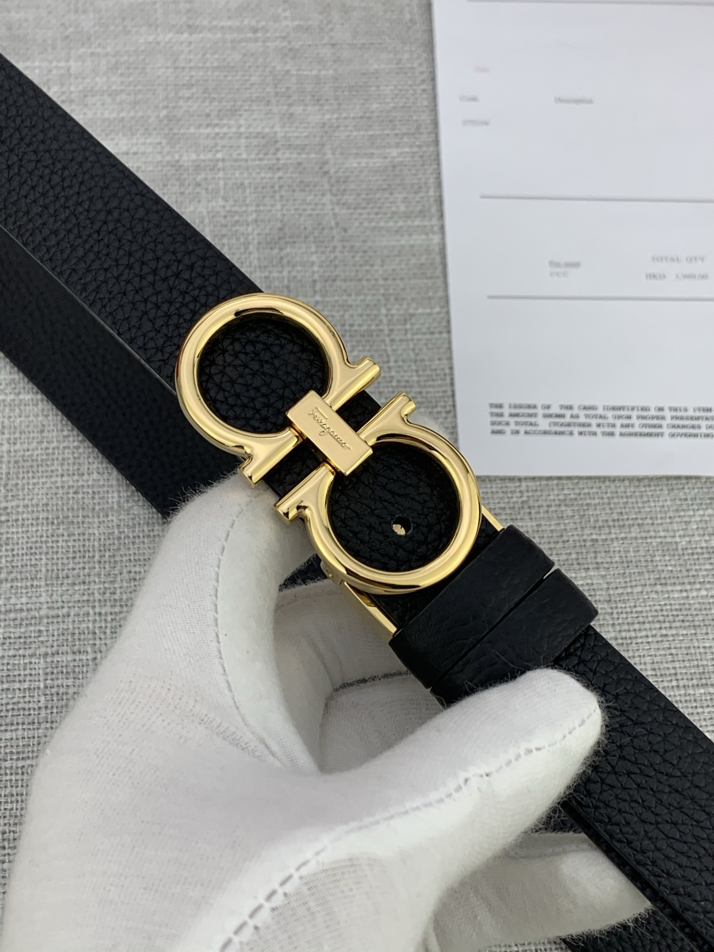  女款Ferragamo菲拉格慕，尺寸2.5cm。标志性Gancini标志，牛皮材质皮带。造型百搭，四季