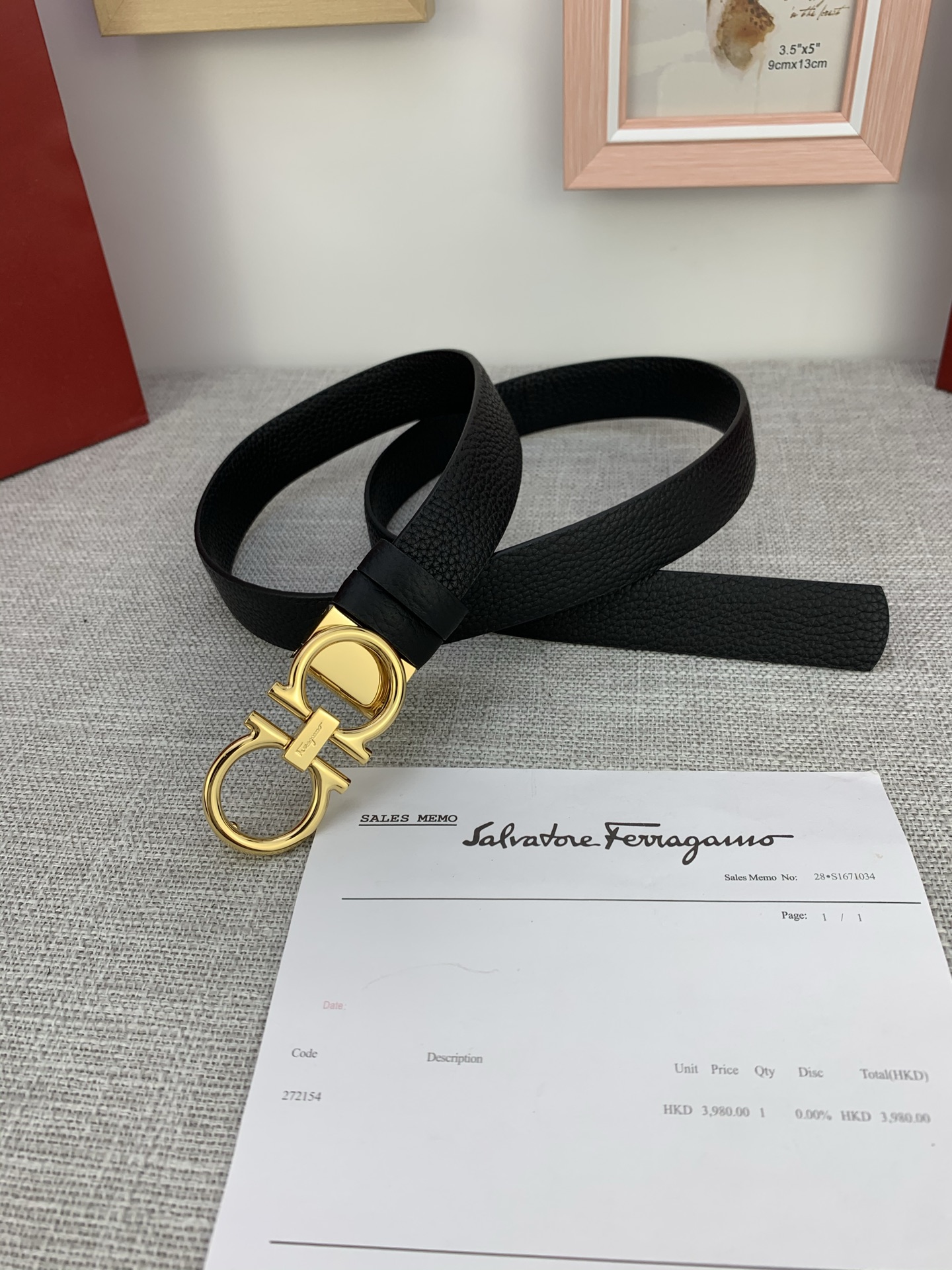  女款Ferragamo菲拉格慕，尺寸2.5cm。标志性Gancini标志，牛皮材质皮带。造型百搭，四季